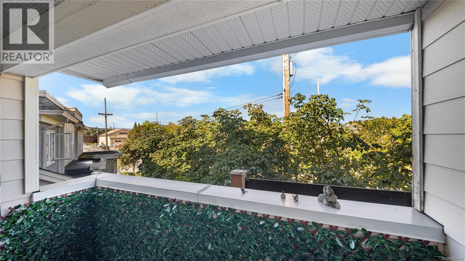 207 7088 West Saanich Rd, Central Saanich