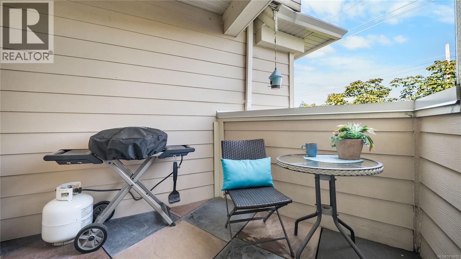 207 7088 West Saanich Rd, Central Saanich