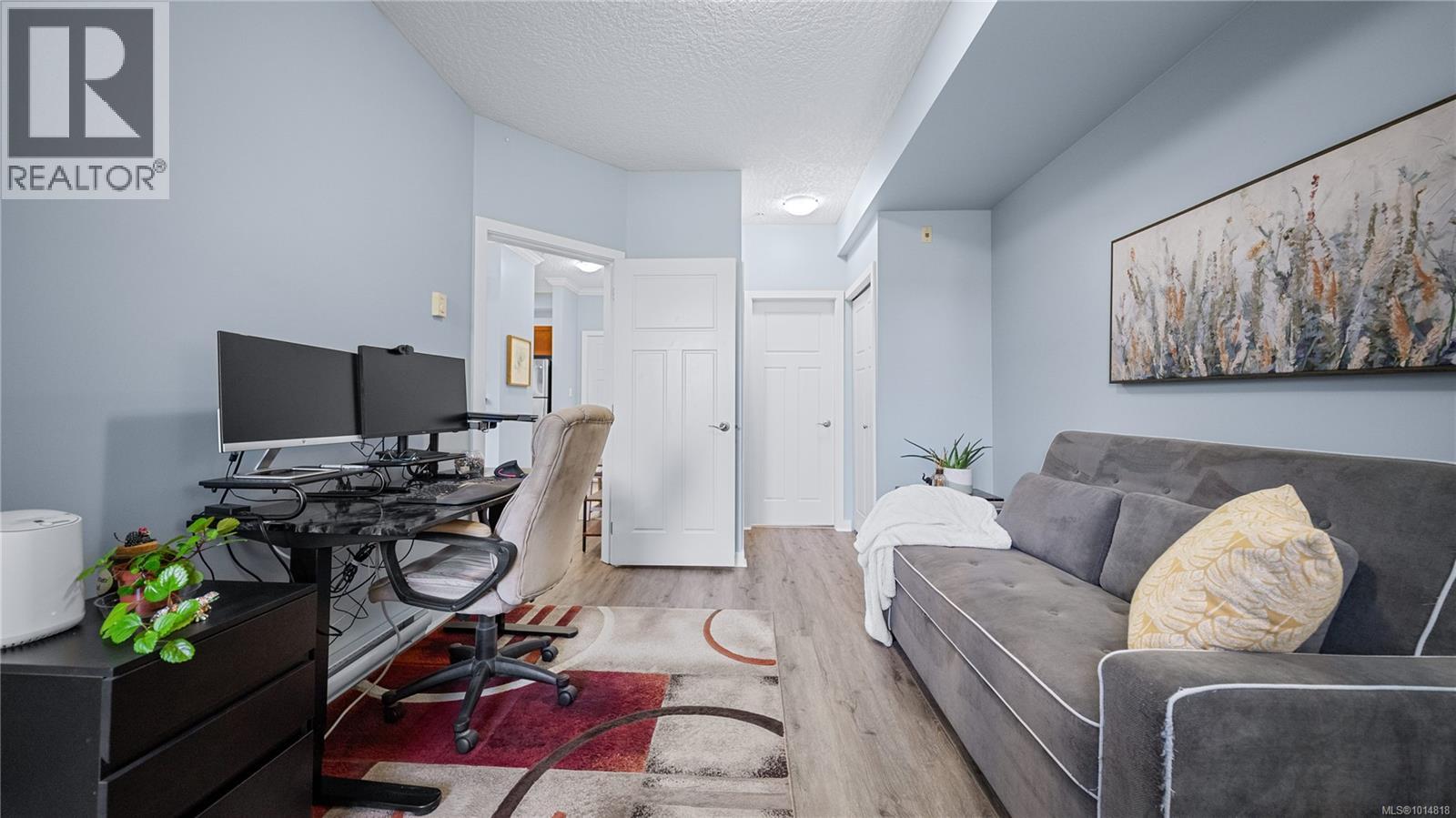 207 7088 West Saanich Rd, Central Saanich
