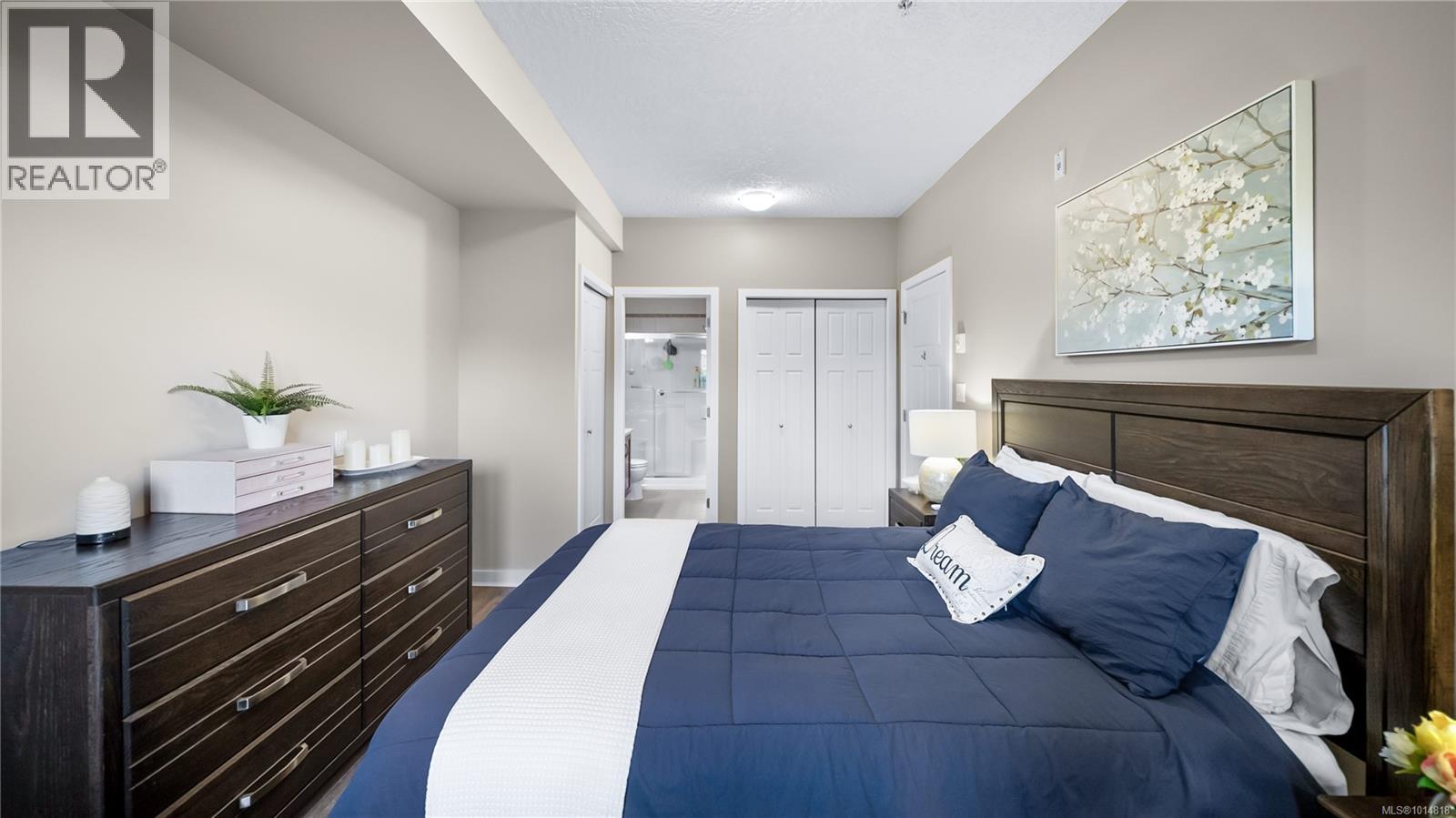 207 7088 West Saanich Rd, Central Saanich
