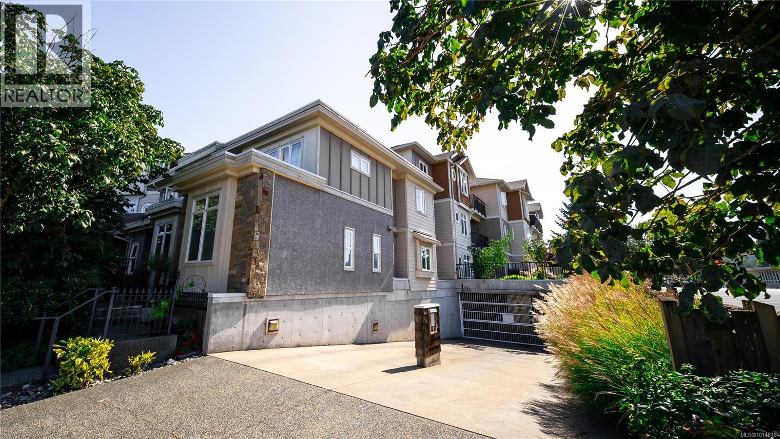 207 7088 West Saanich Rd, Central Saanich