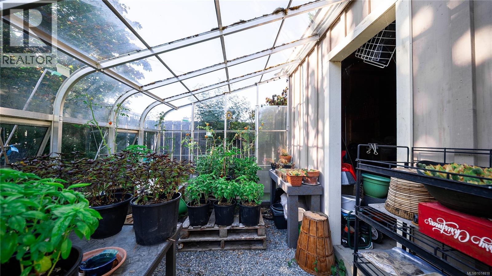 207 7088 West Saanich Rd, Central Saanich