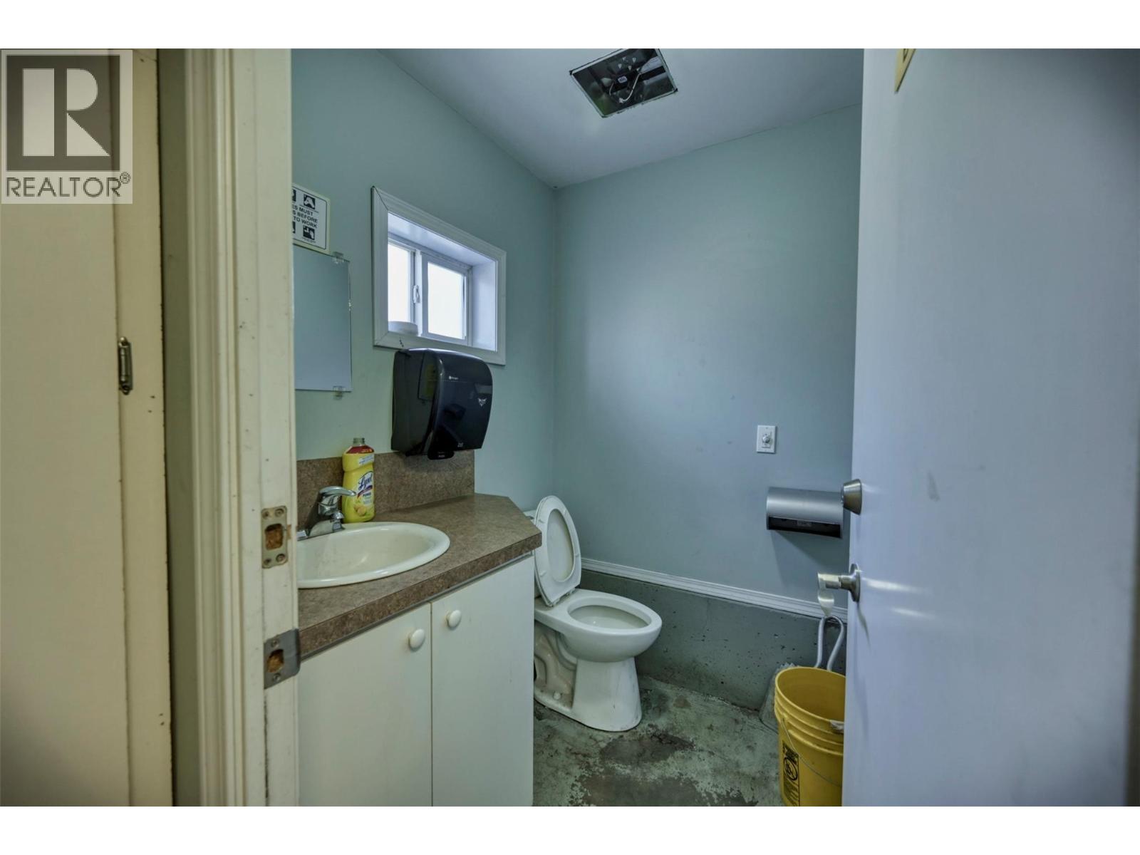 17202 97 Highway, Osoyoos