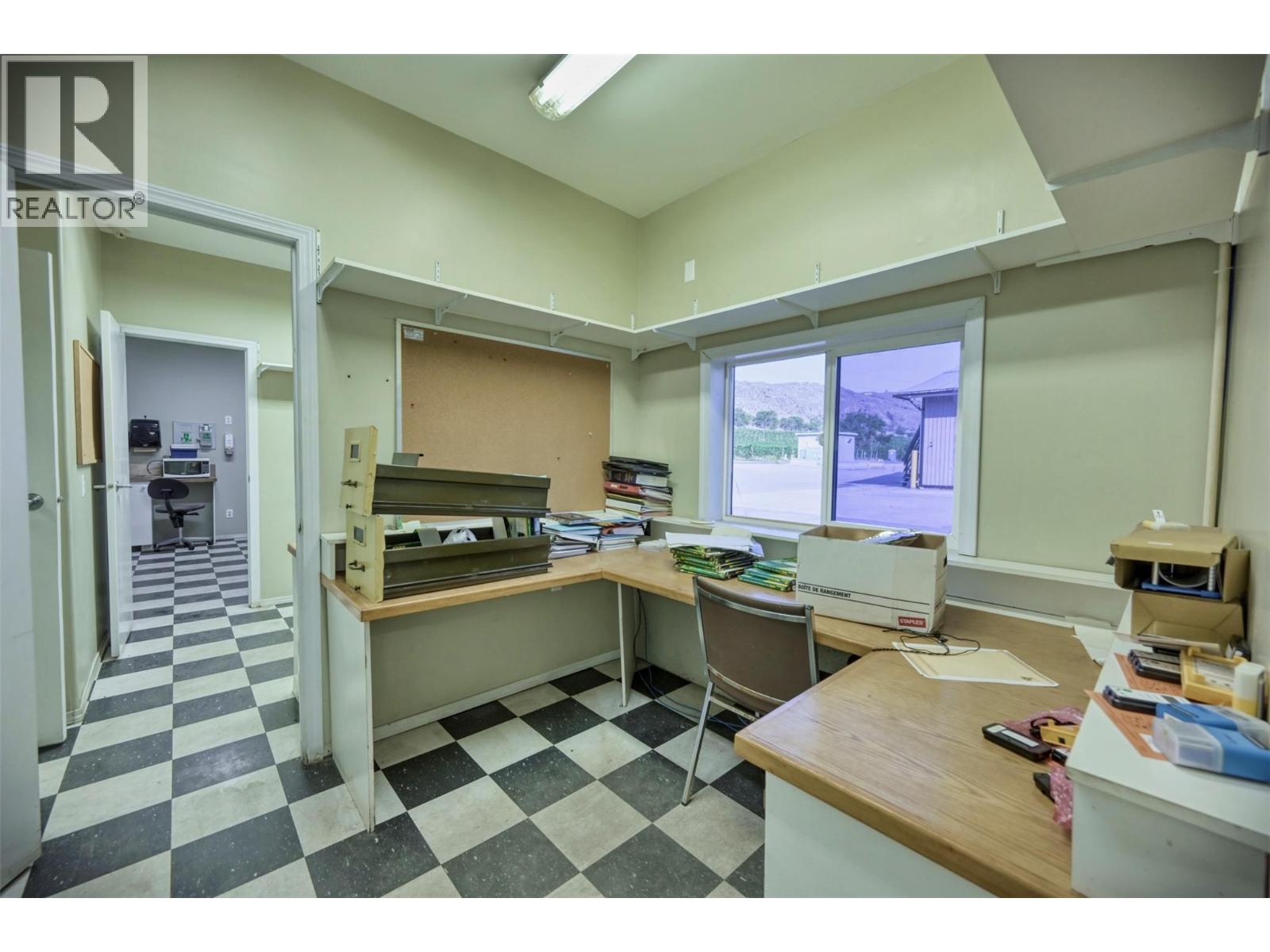 17202 97 Highway, Osoyoos