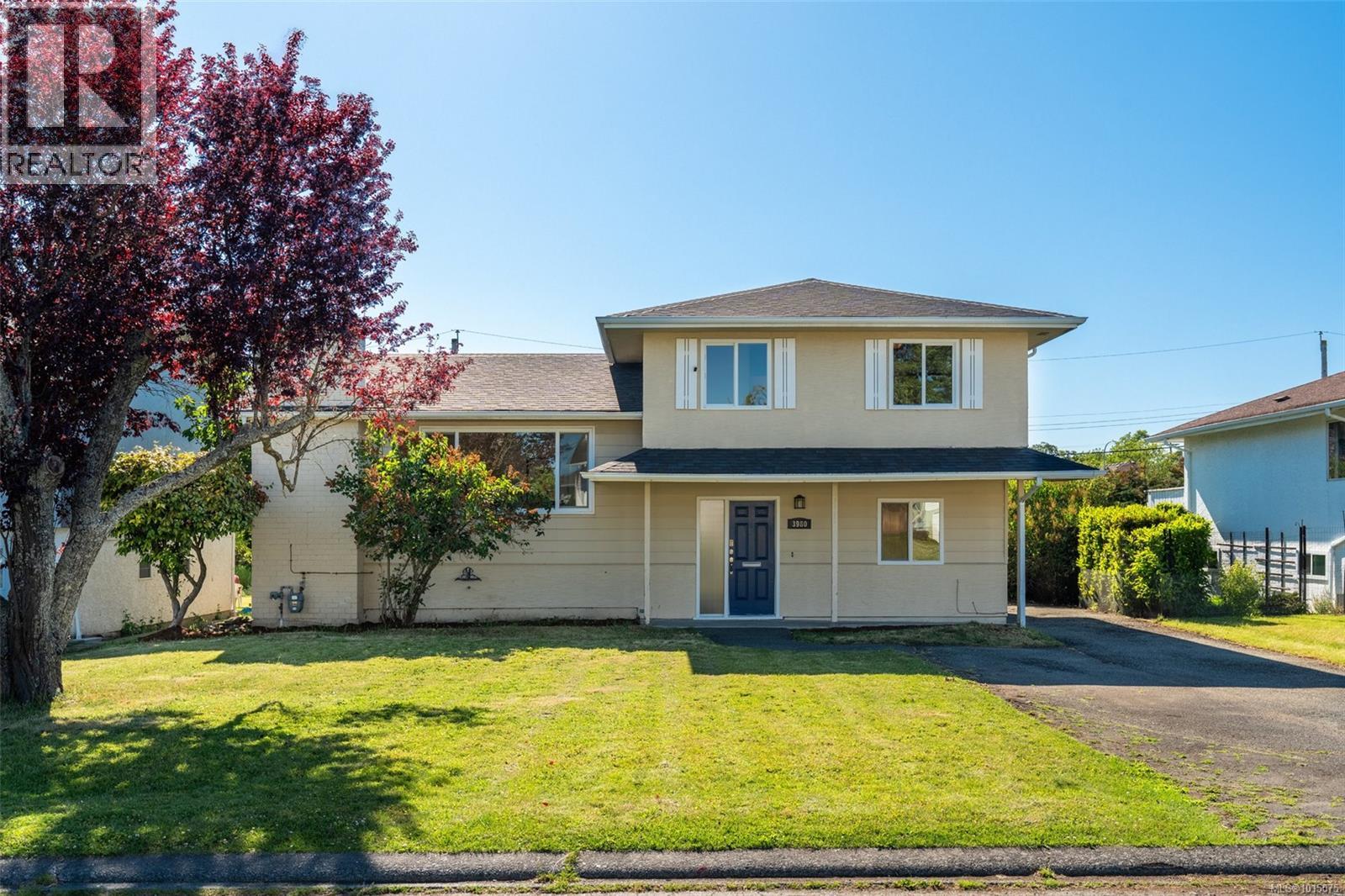 3980 Oakwood St, Saanich