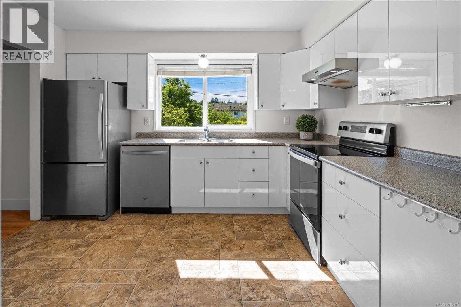 3980 Oakwood St, Saanich