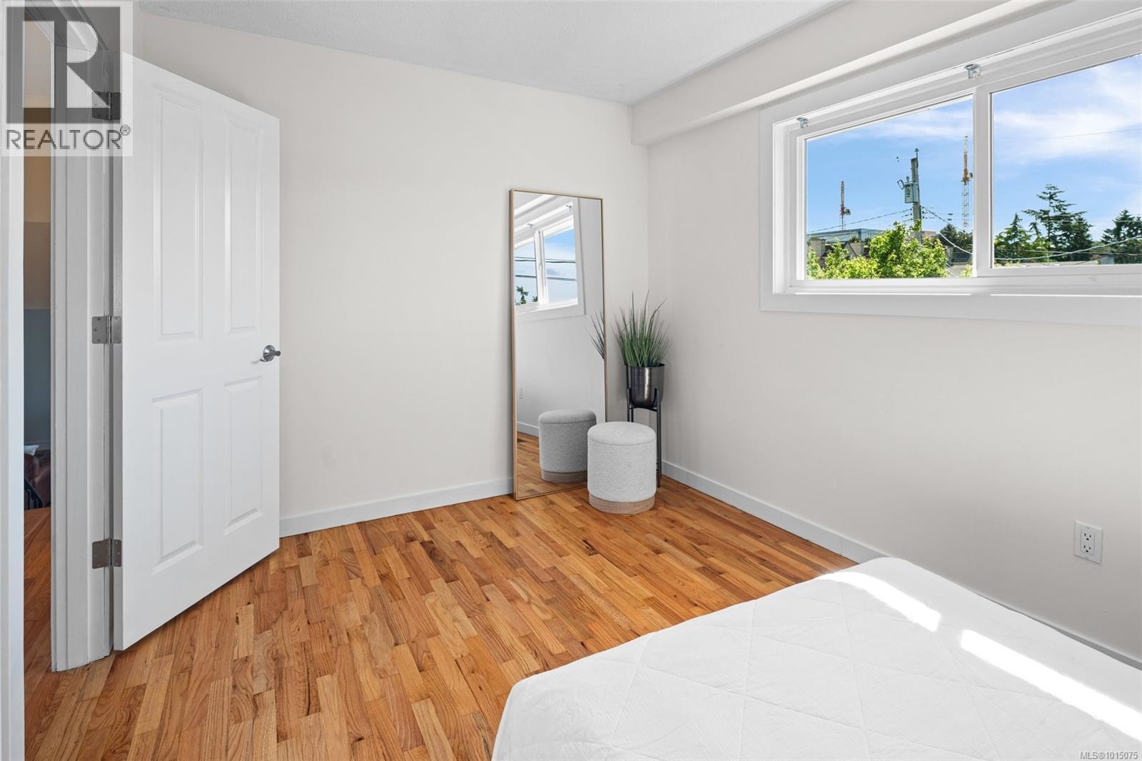 3980 Oakwood St, Saanich