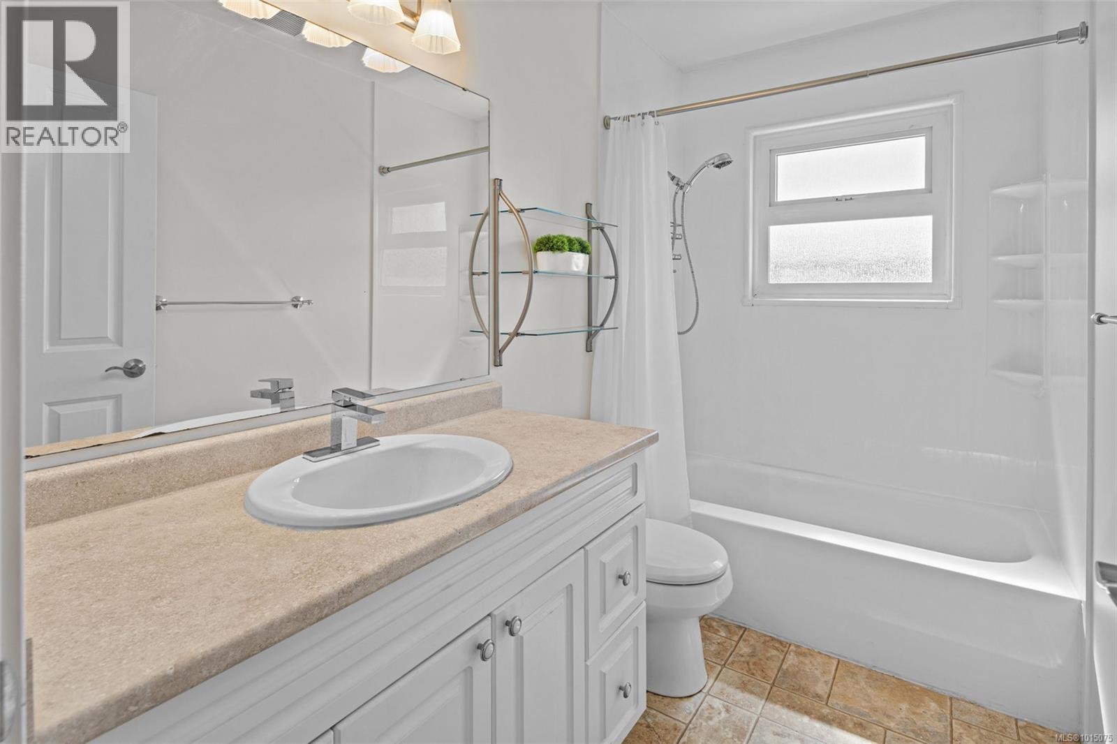 3980 Oakwood St, Saanich