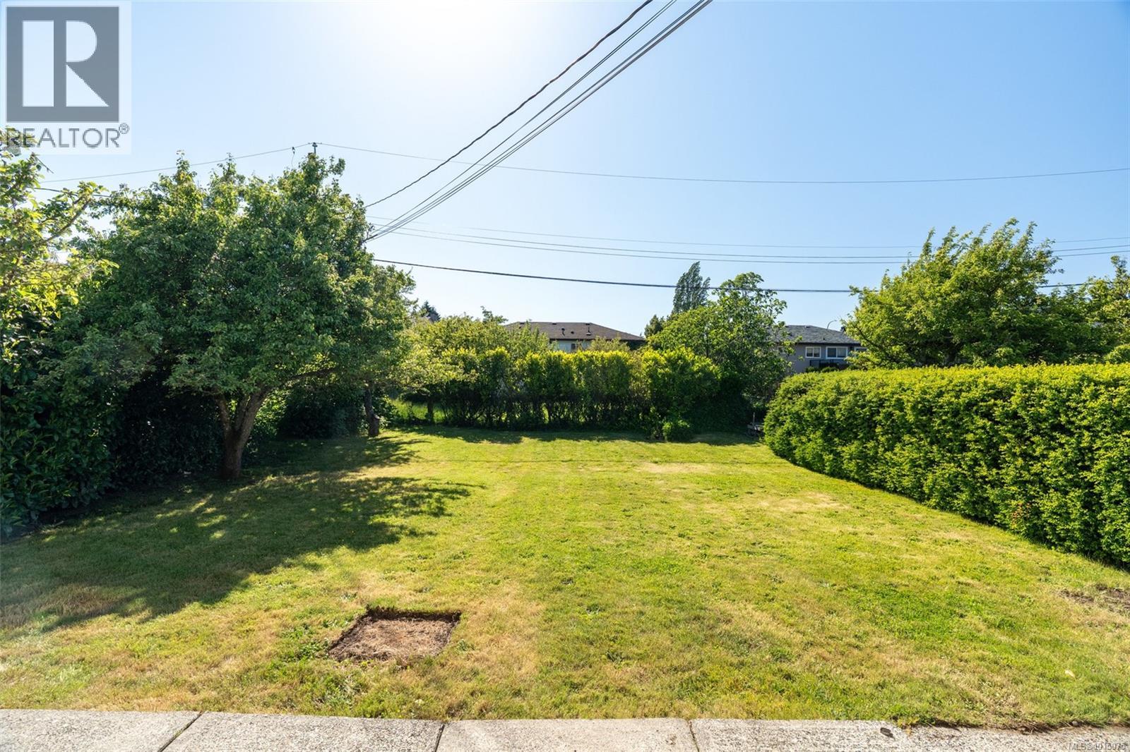 3980 Oakwood St, Saanich