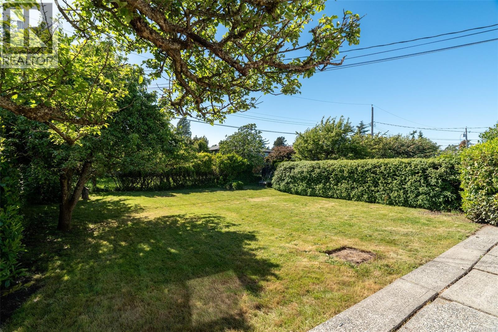 3980 Oakwood St, Saanich