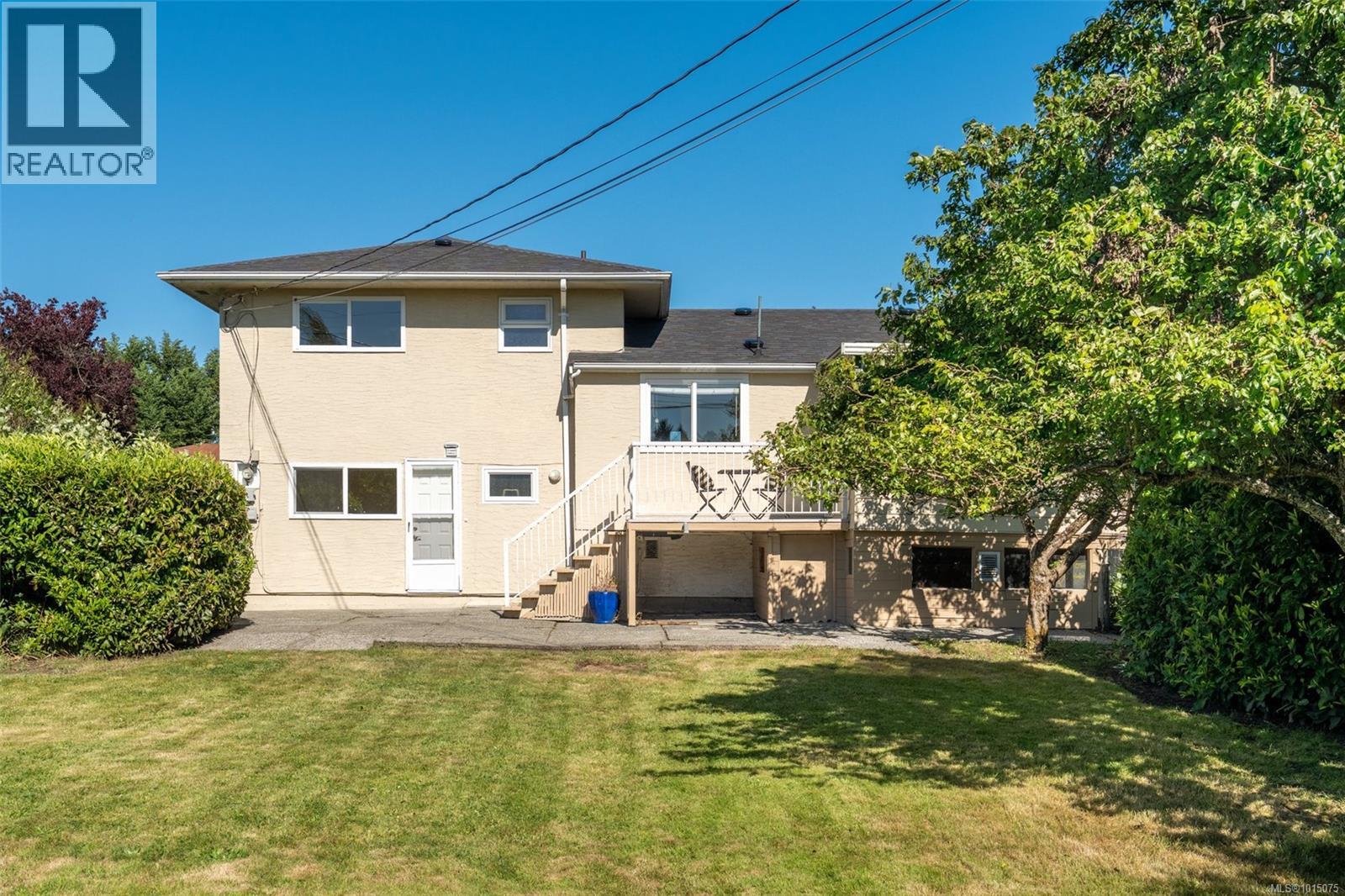 3980 Oakwood St, Saanich