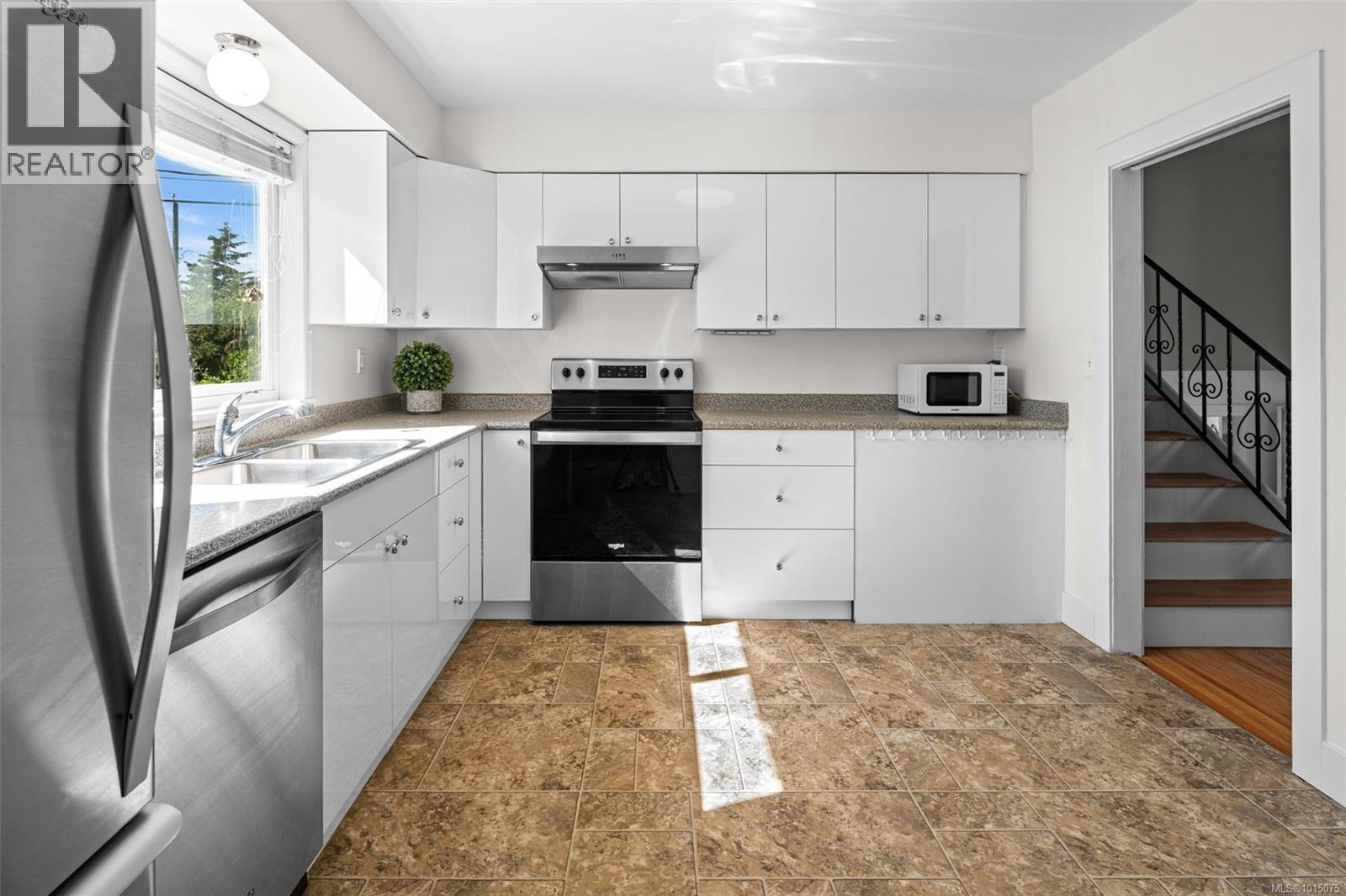 3980 Oakwood St, Saanich