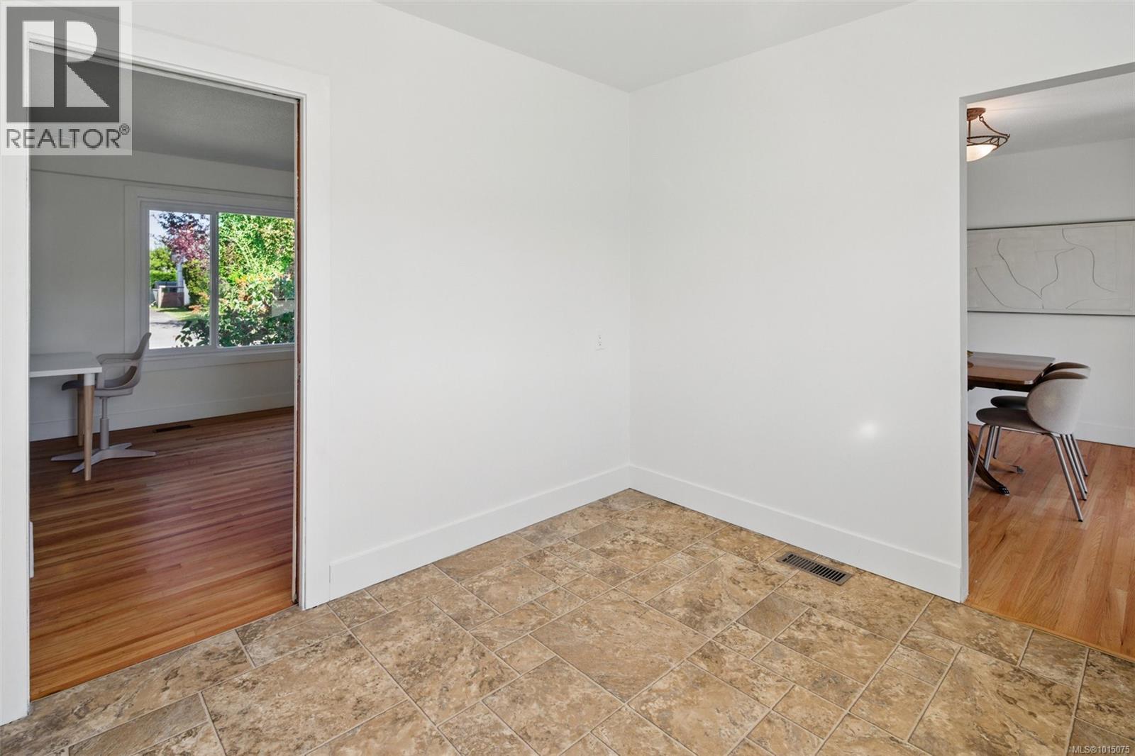 3980 Oakwood St, Saanich