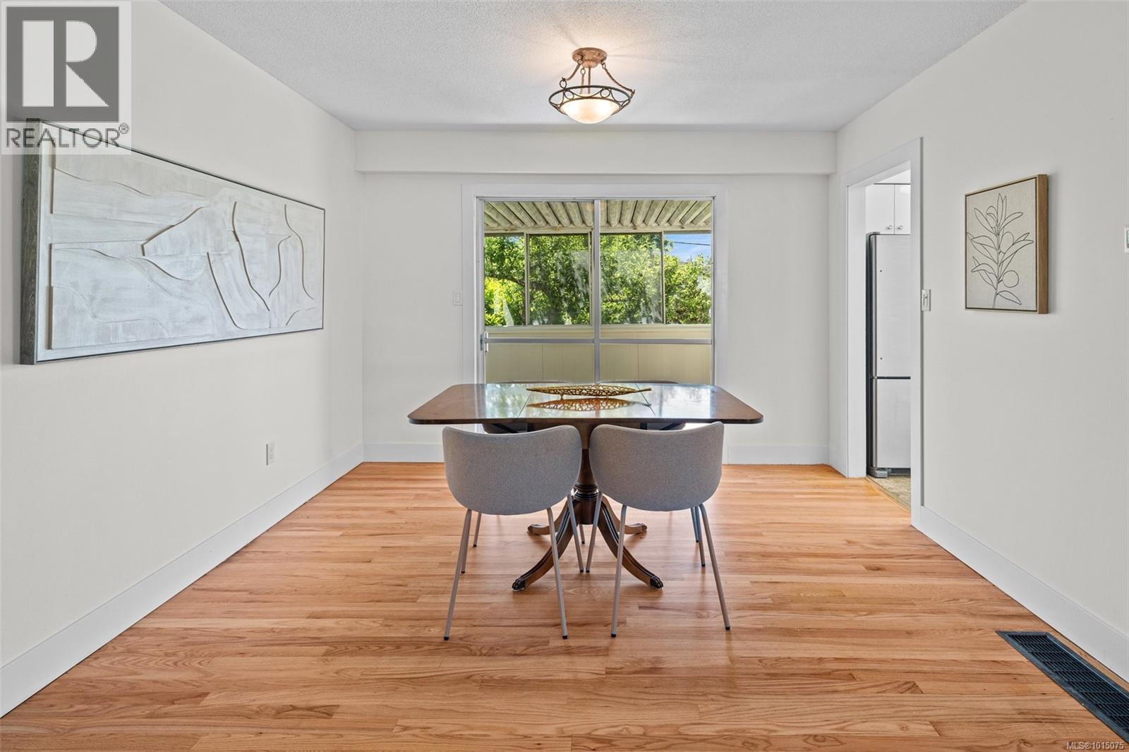 3980 Oakwood St, Saanich