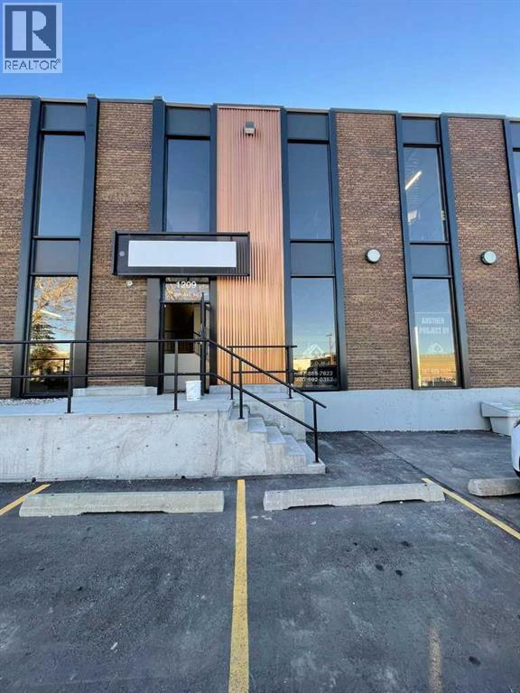 11, 1209 38 Avenue NE, Calgary, Alberta