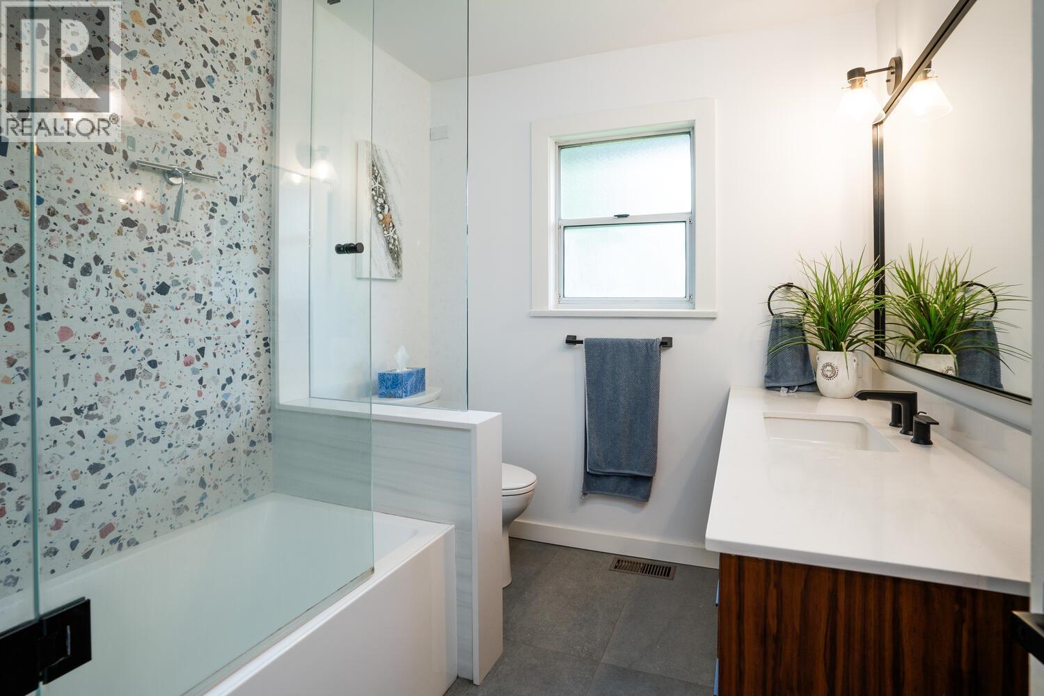 5488 WESTMINSTER Avenue, Delta