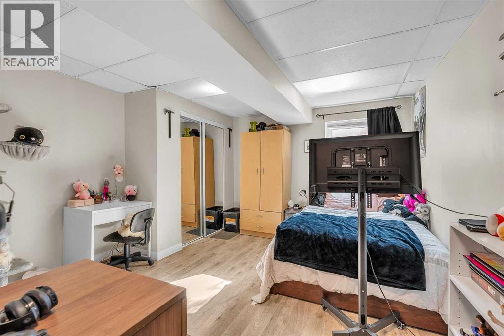 Single Family House Bungalow for Sale in  Hilton Avenue NW Highwood Calgary 