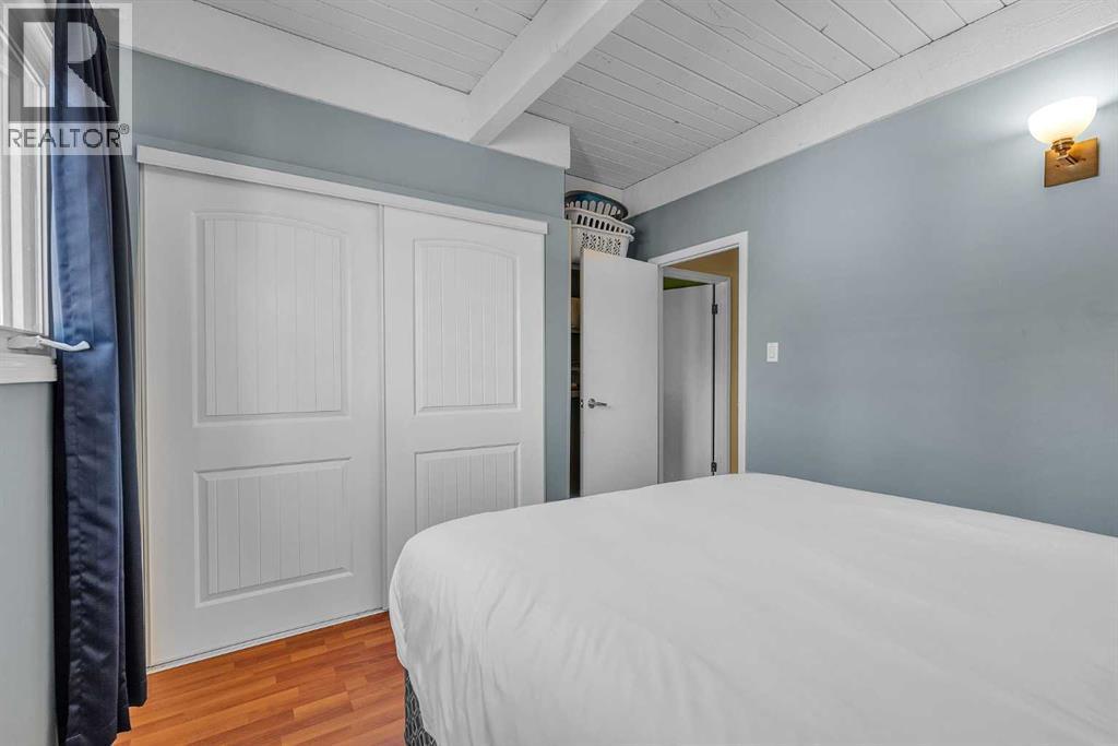 Single Family House Bungalow for Sale in  Hilton Avenue NW Highwood Calgary 