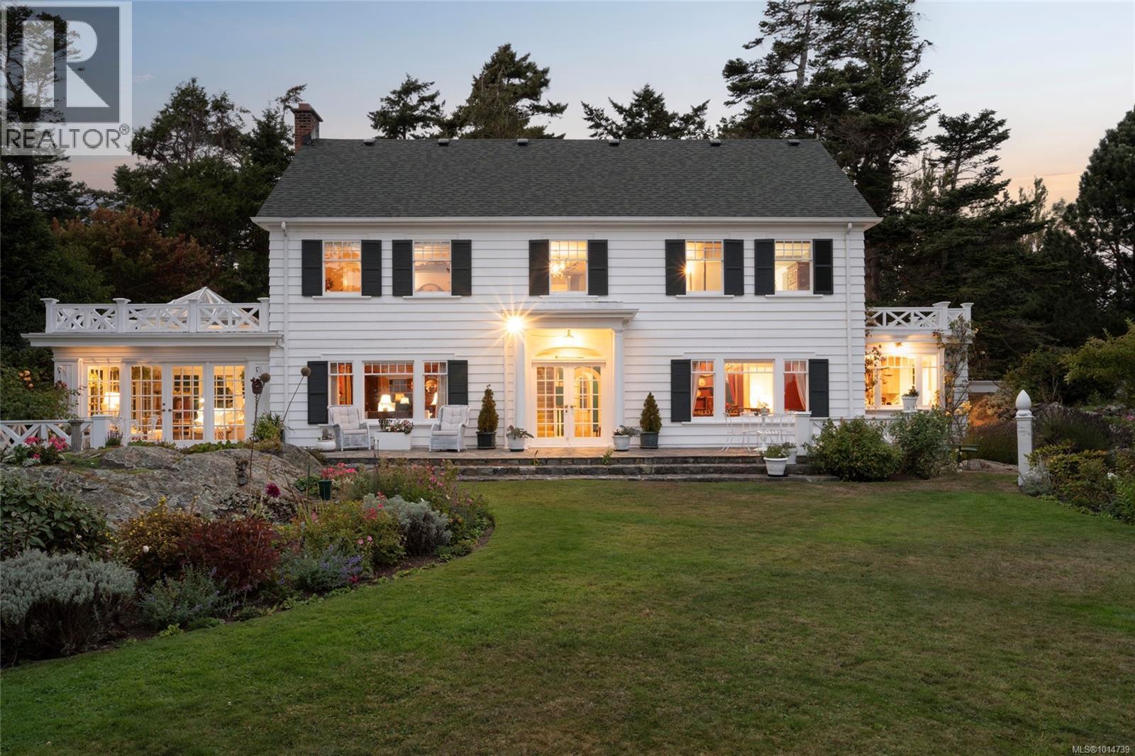 3045 McAnally Rd, Saanich
