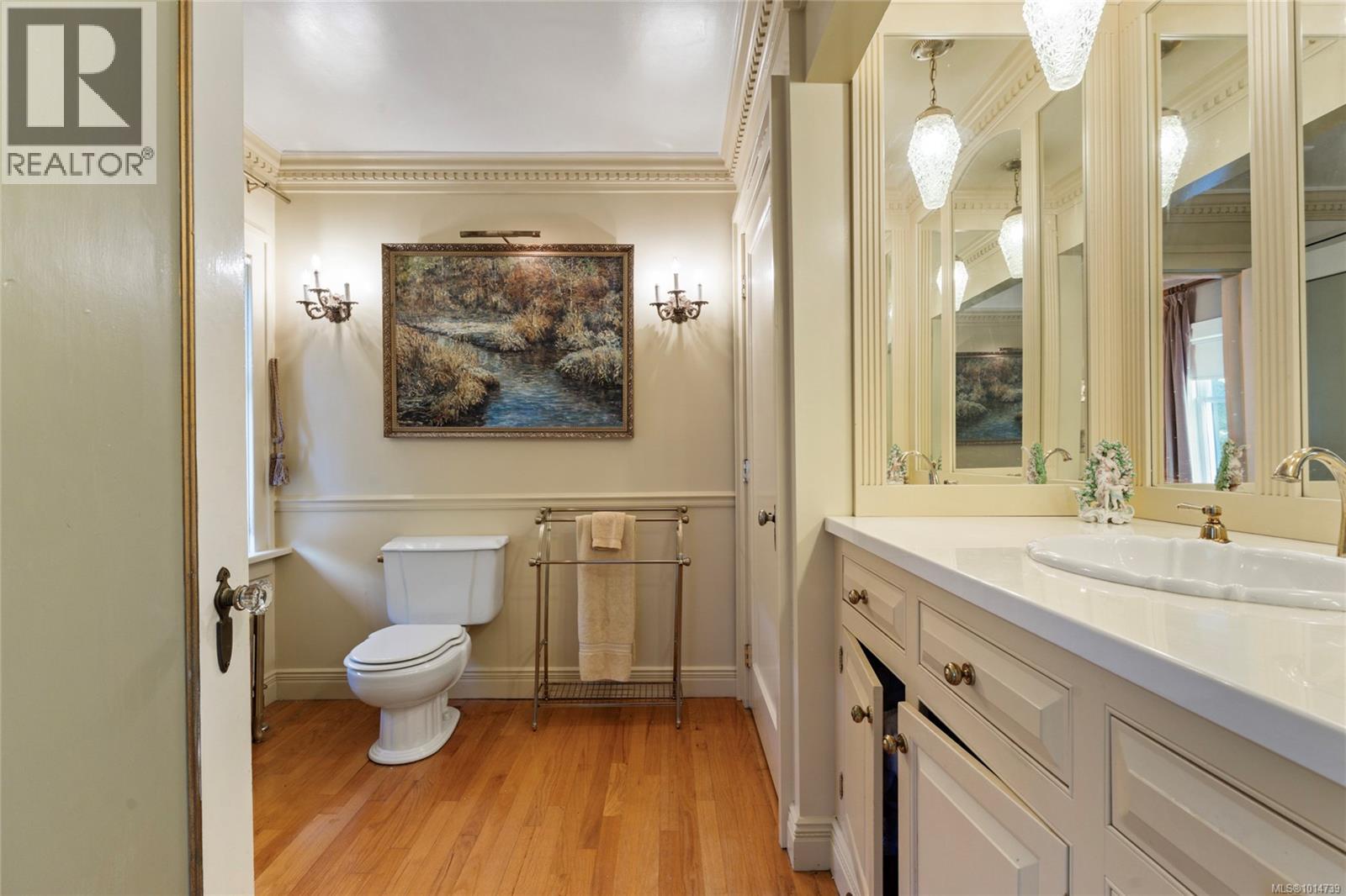 3045 McAnally Rd, Saanich