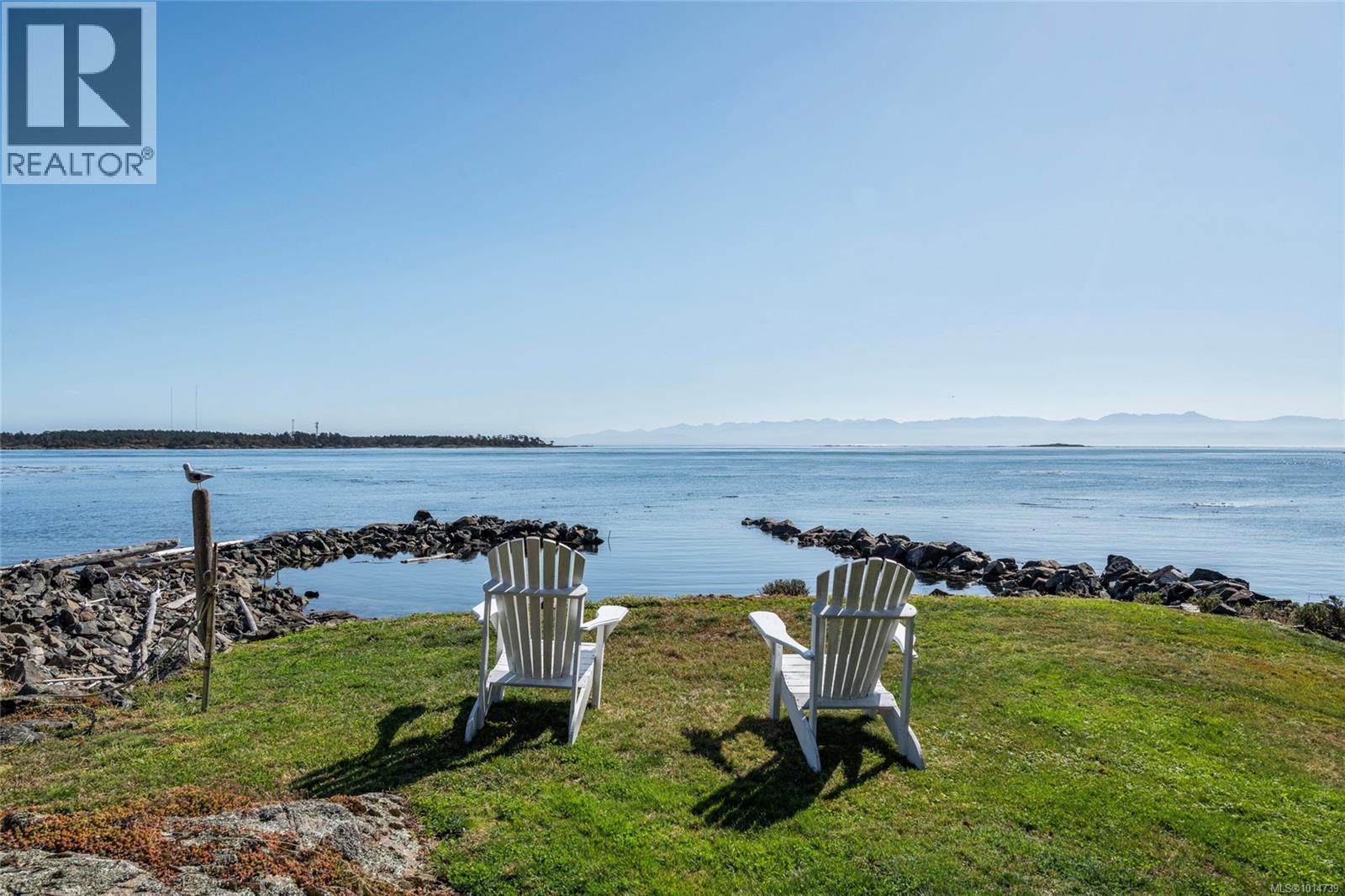 3045 McAnally Rd, Saanich