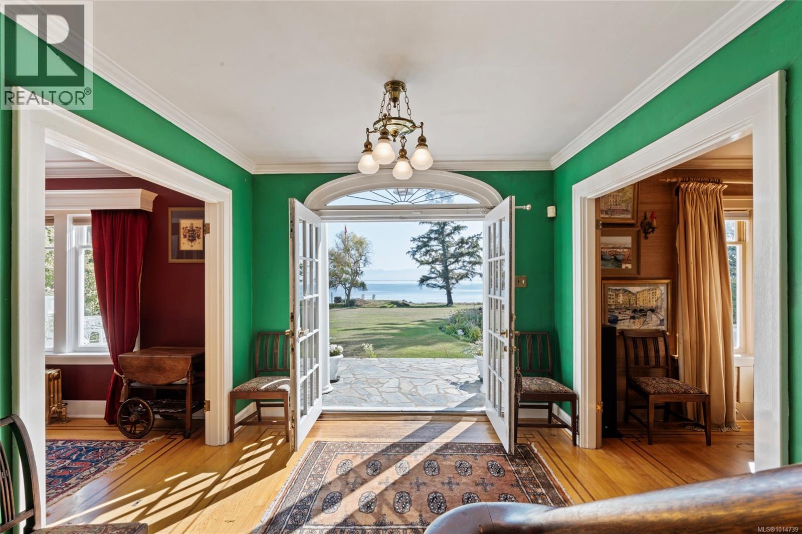3045 McAnally Rd, Saanich