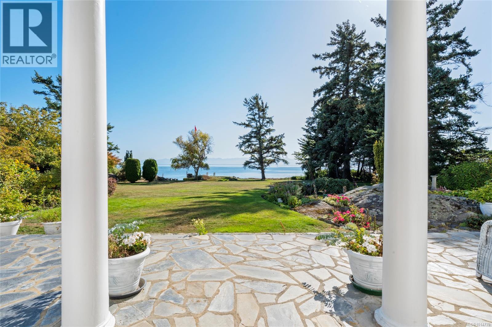 3045 McAnally Rd, Saanich