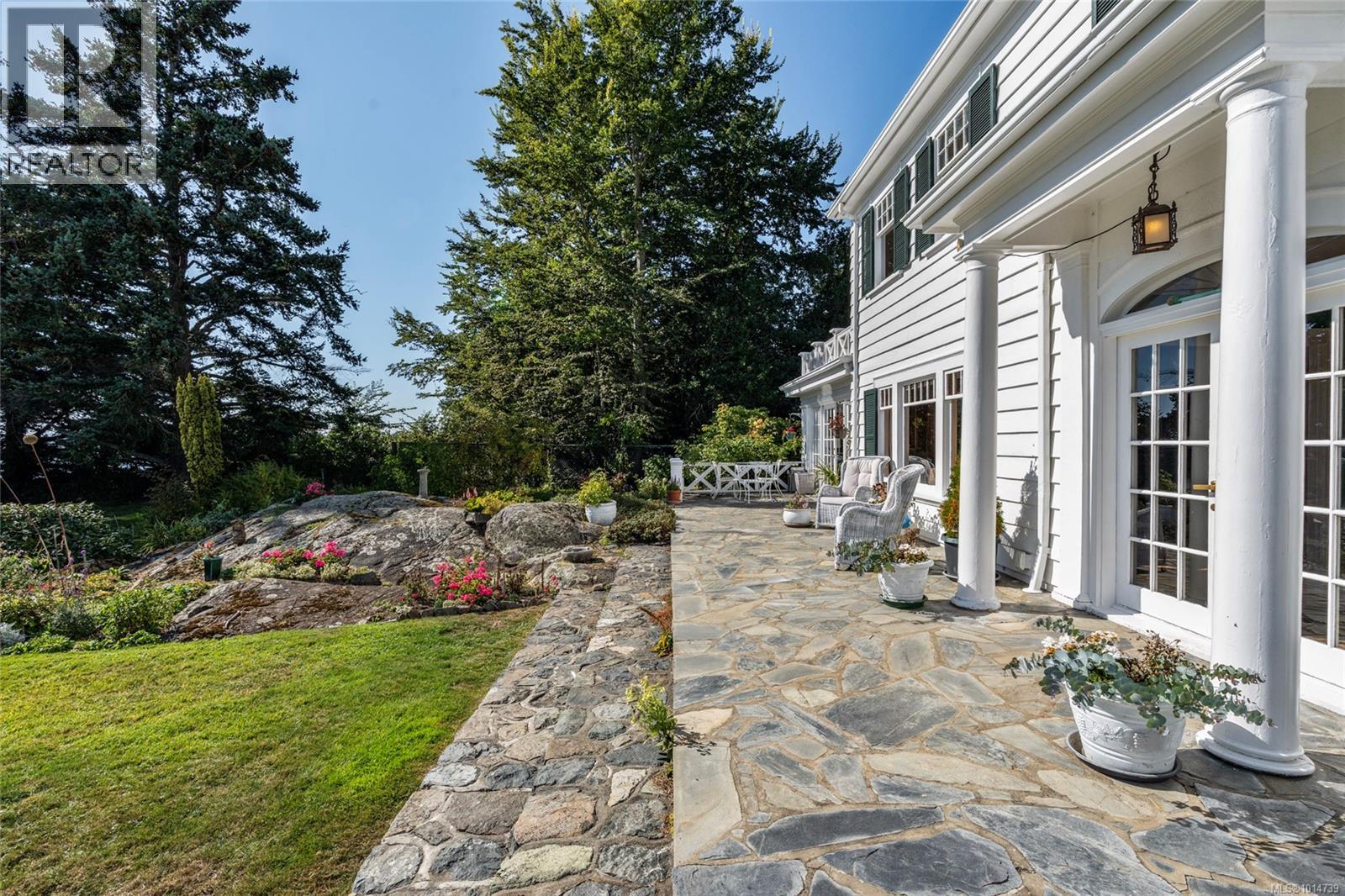 3045 McAnally Rd, Saanich