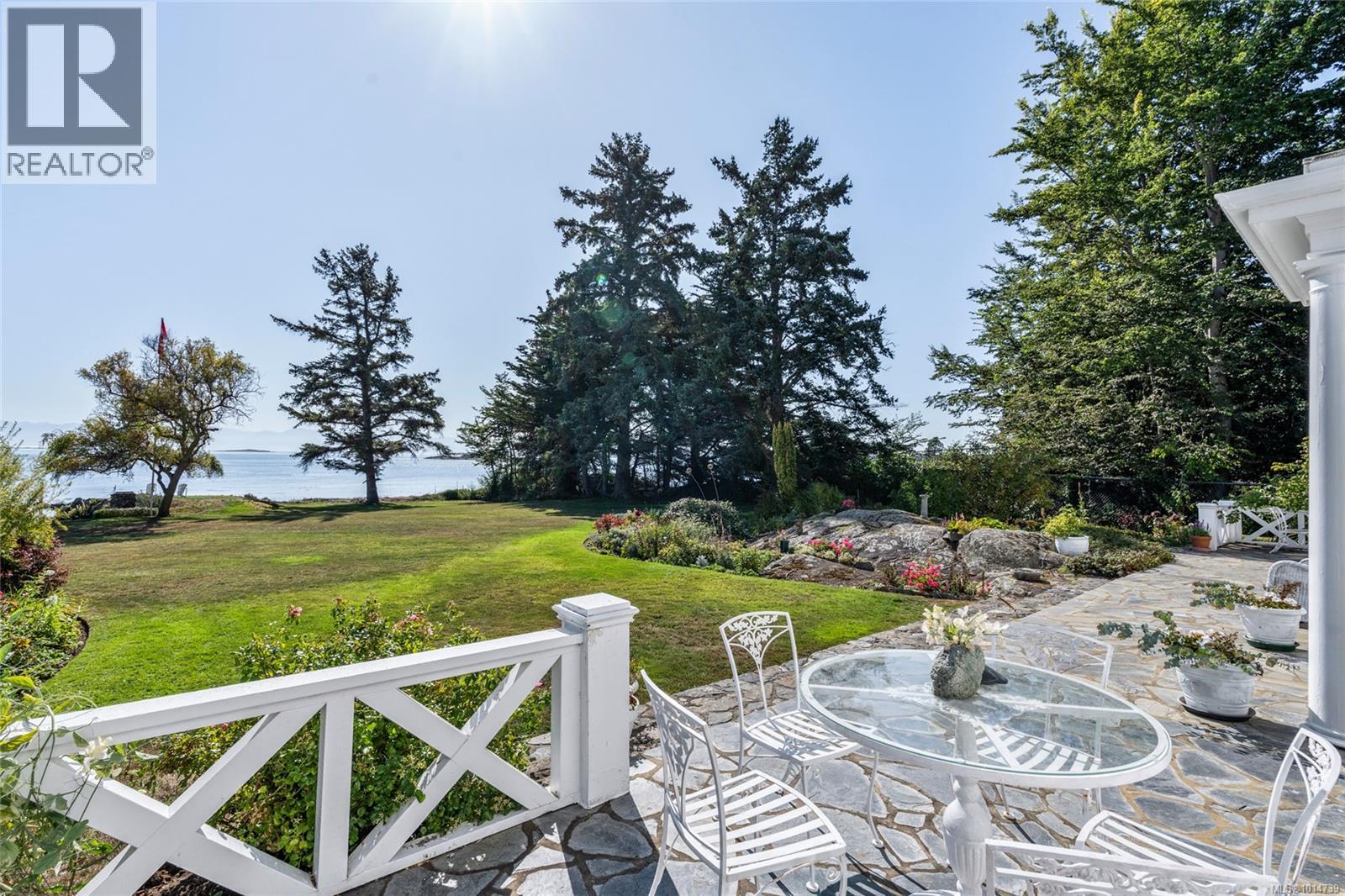 3045 McAnally Rd, Saanich