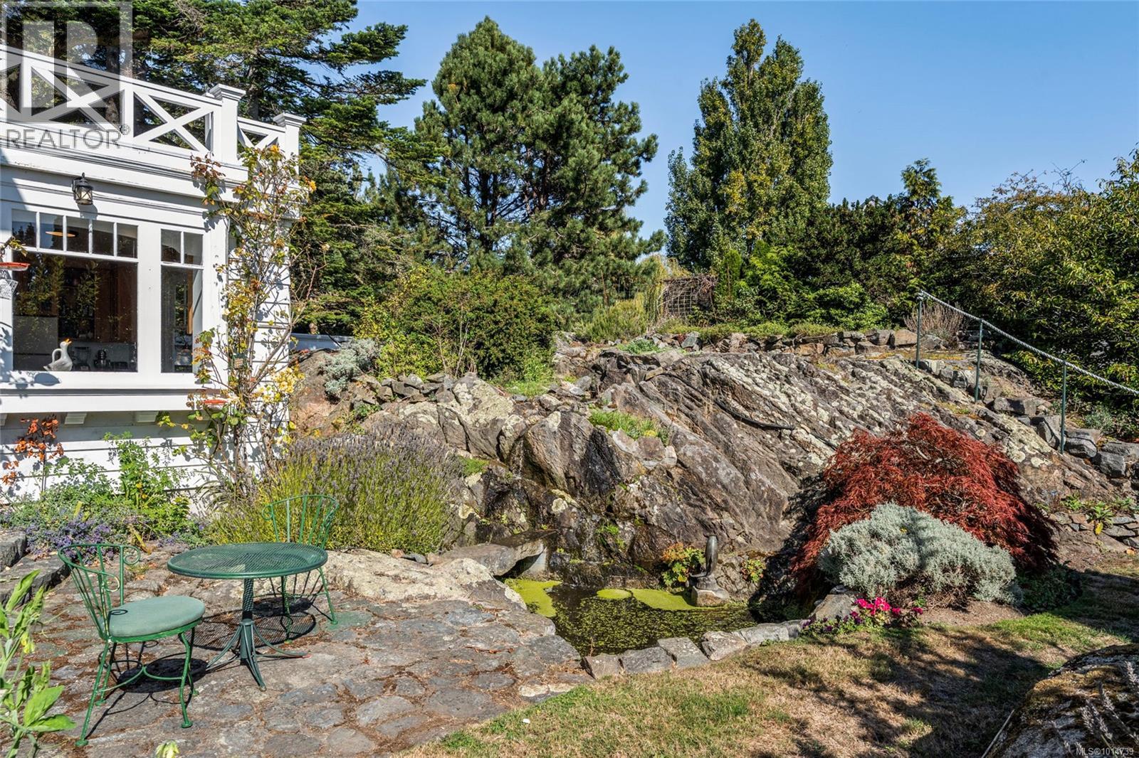 3045 McAnally Rd, Saanich