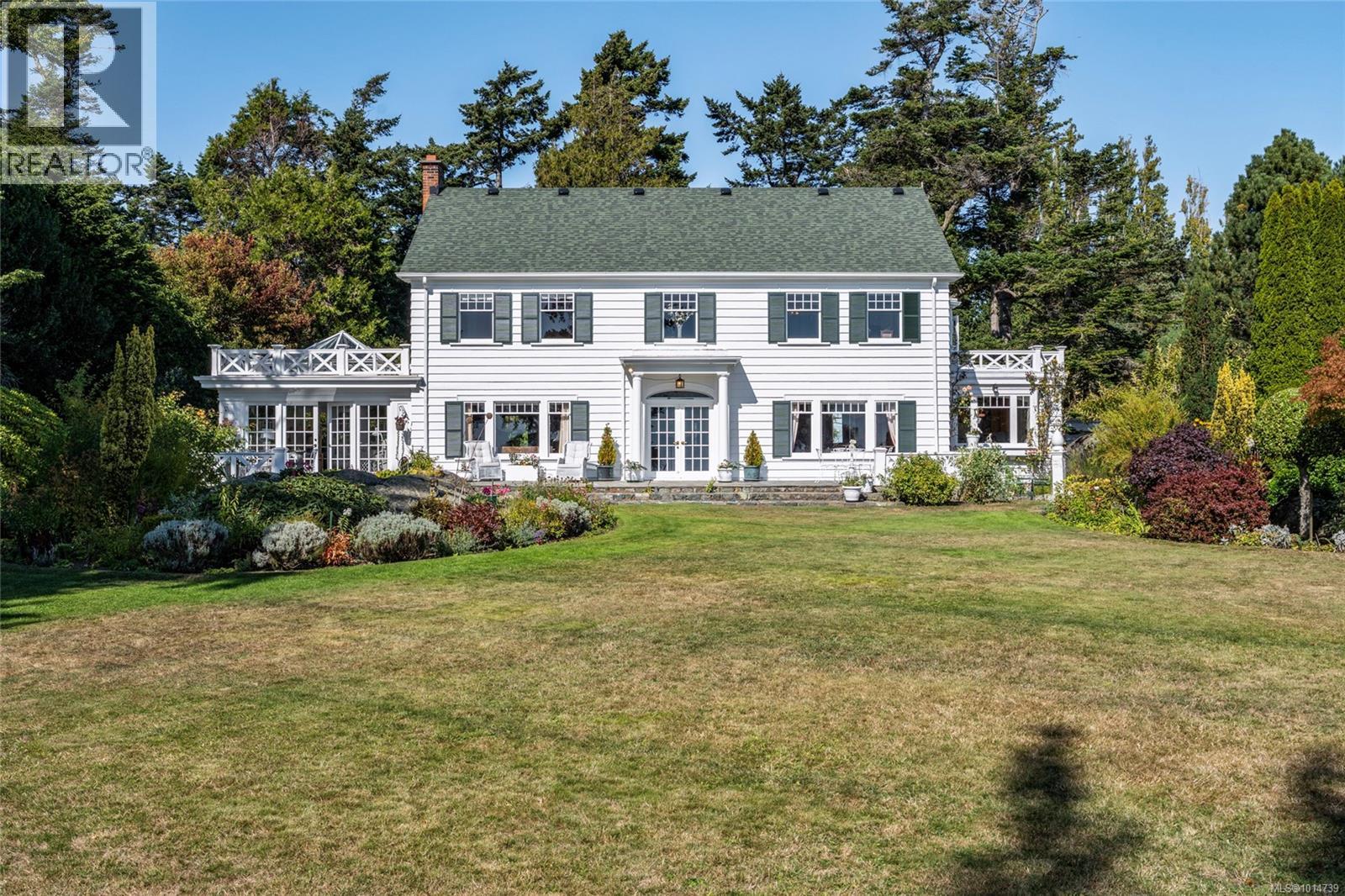 3045 McAnally Rd, Saanich