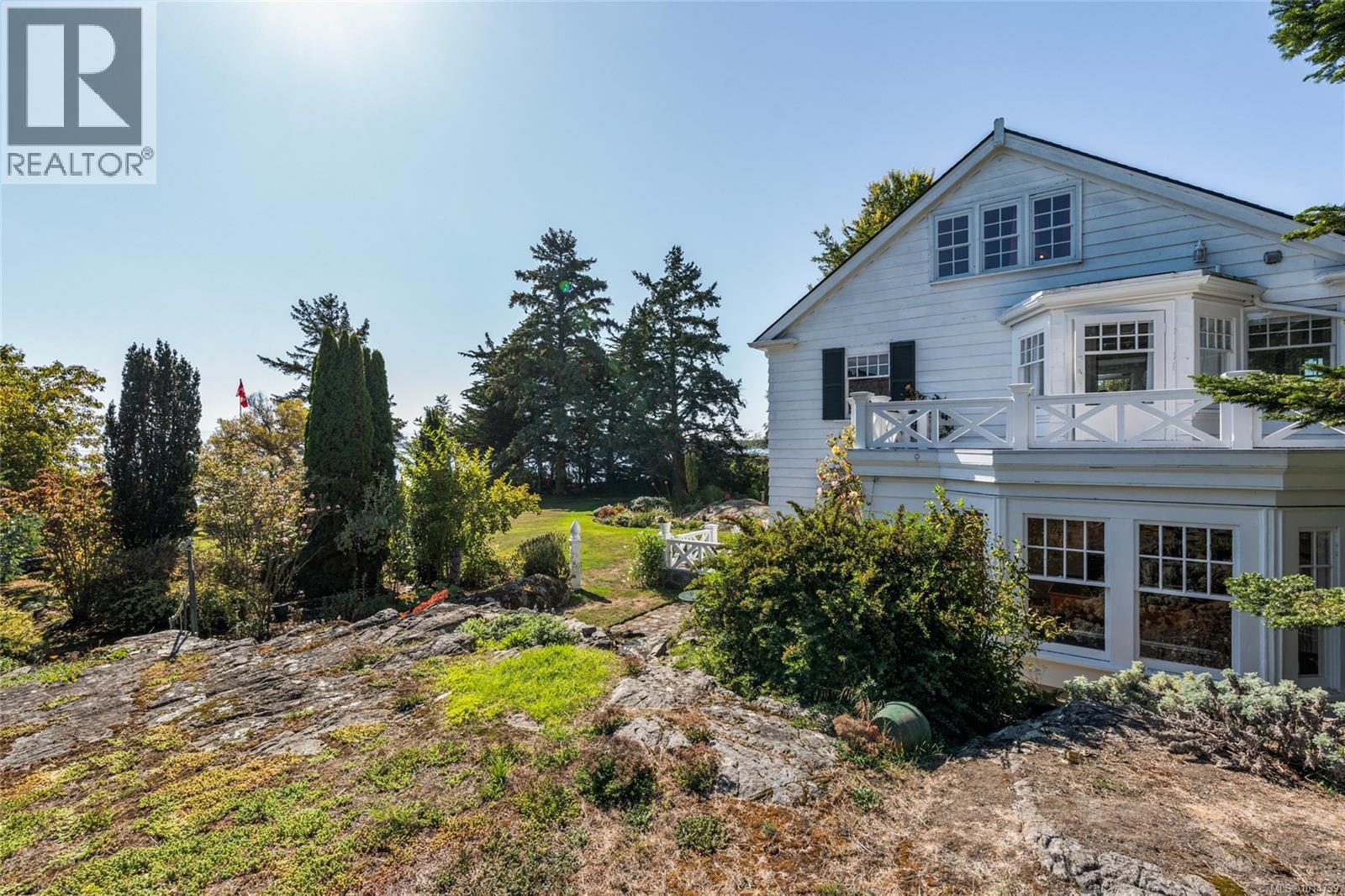3045 McAnally Rd, Saanich