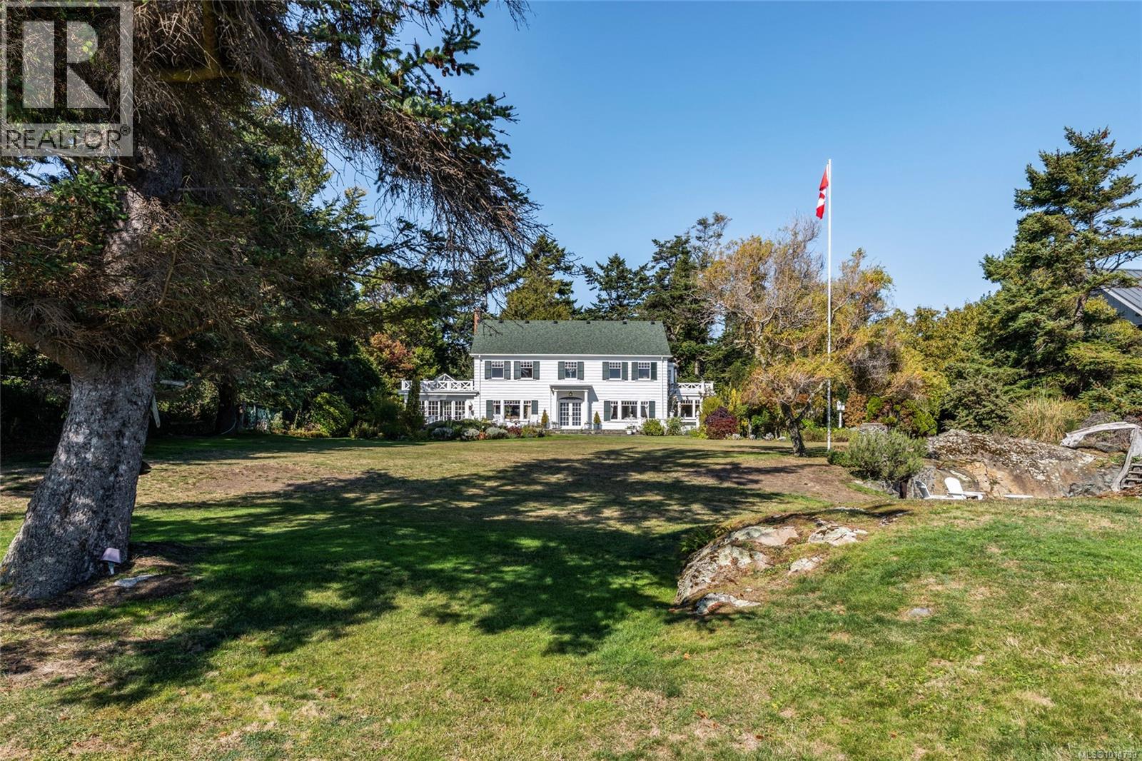 3045 McAnally Rd, Saanich