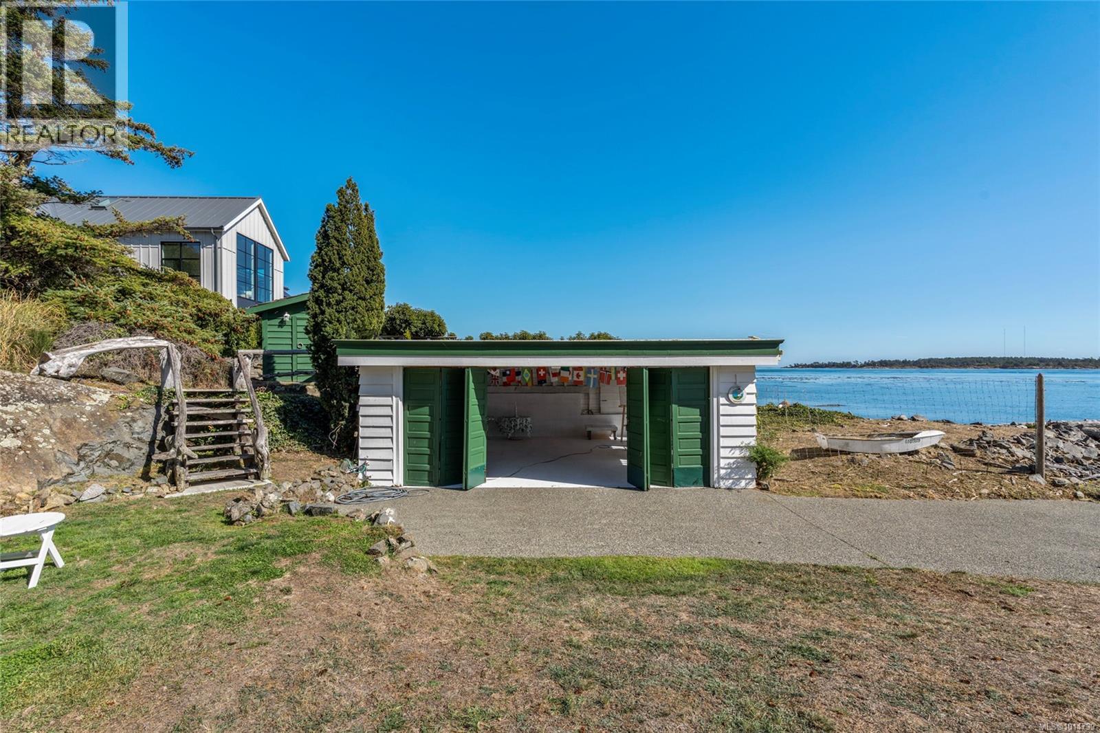 3045 McAnally Rd, Saanich