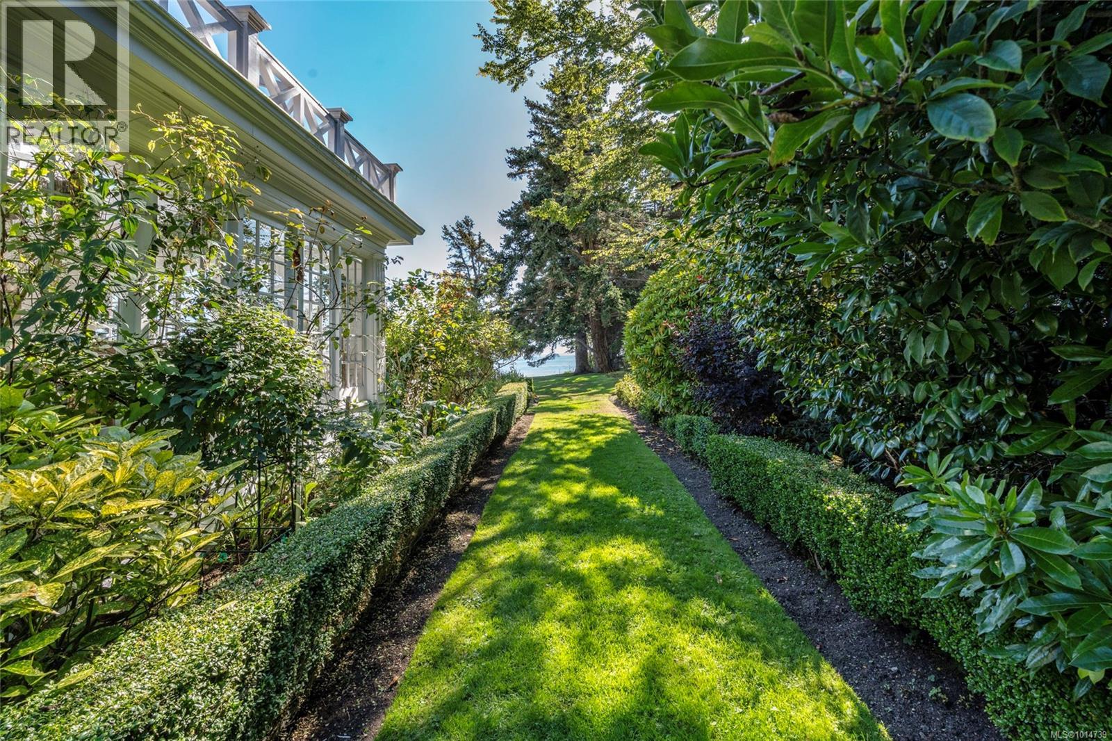 3045 McAnally Rd, Saanich