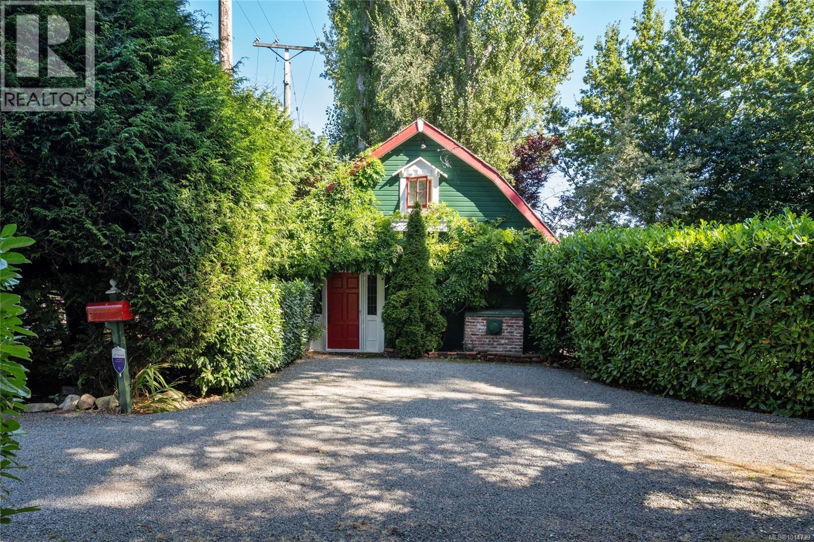 3045 McAnally Rd, Saanich