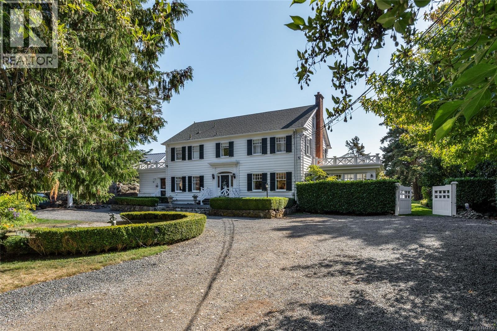 3045 McAnally Rd, Saanich