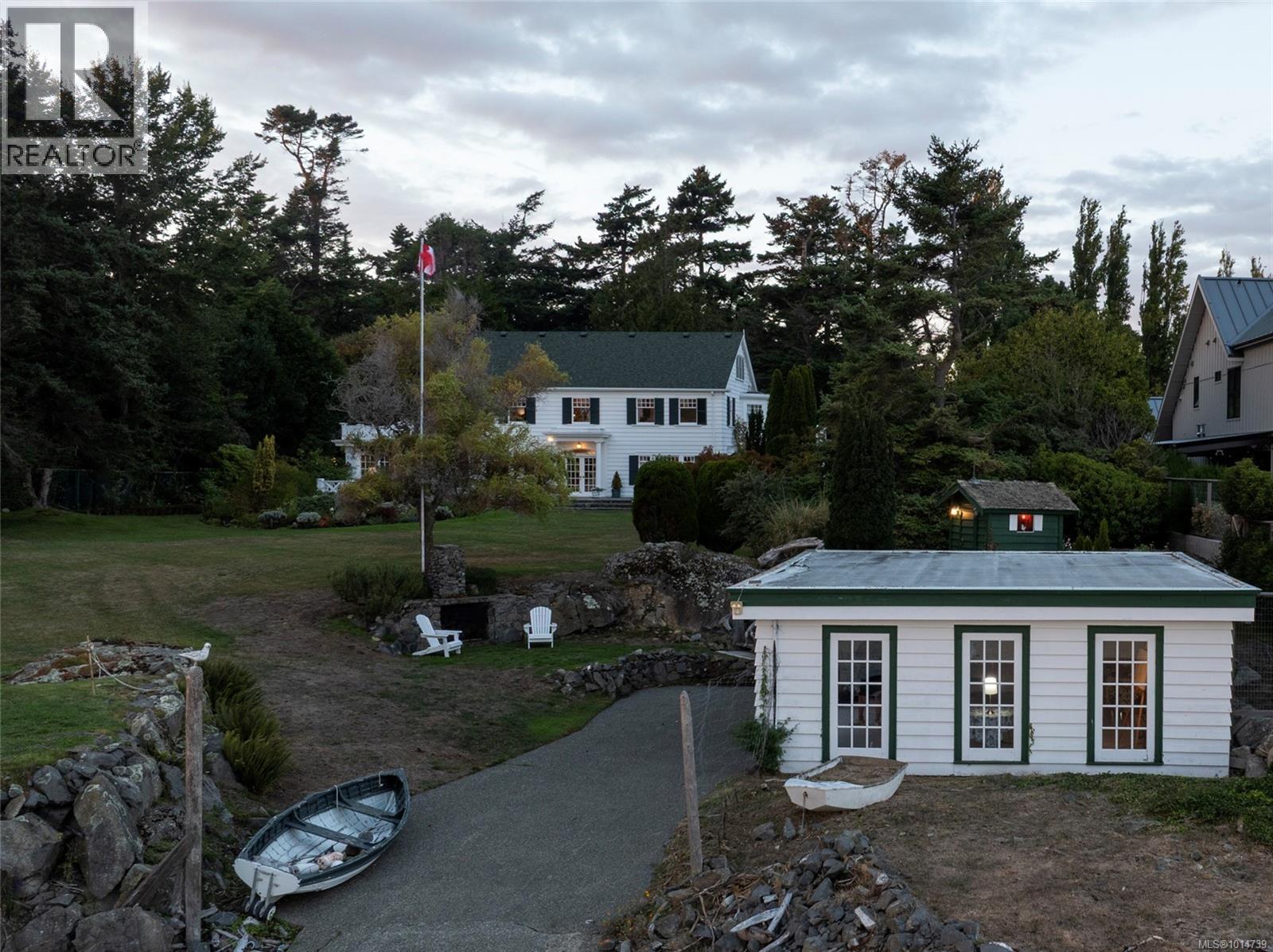 3045 McAnally Rd, Saanich