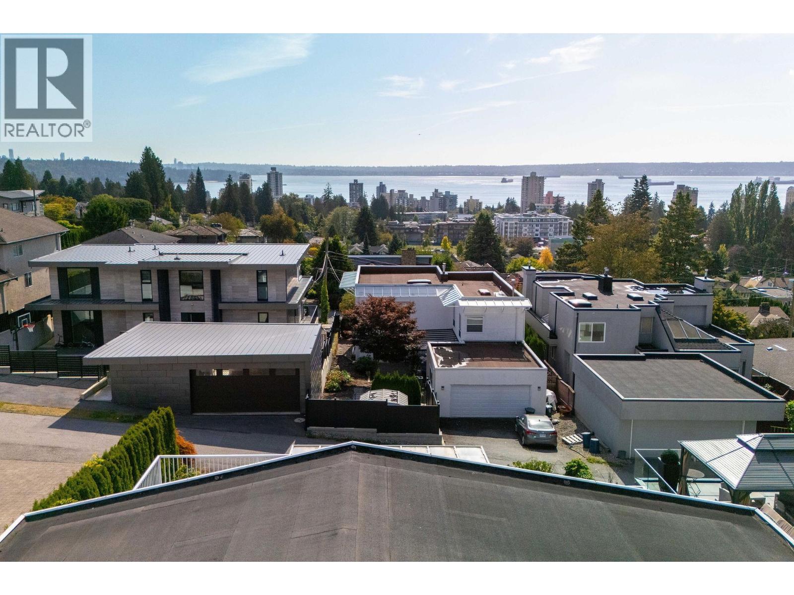 2128 MATHERS AVENUE, West Vancouver