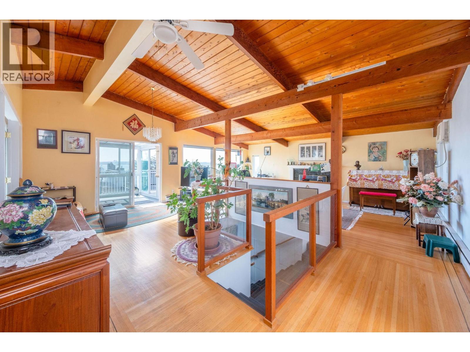 2128 MATHERS AVENUE, West Vancouver