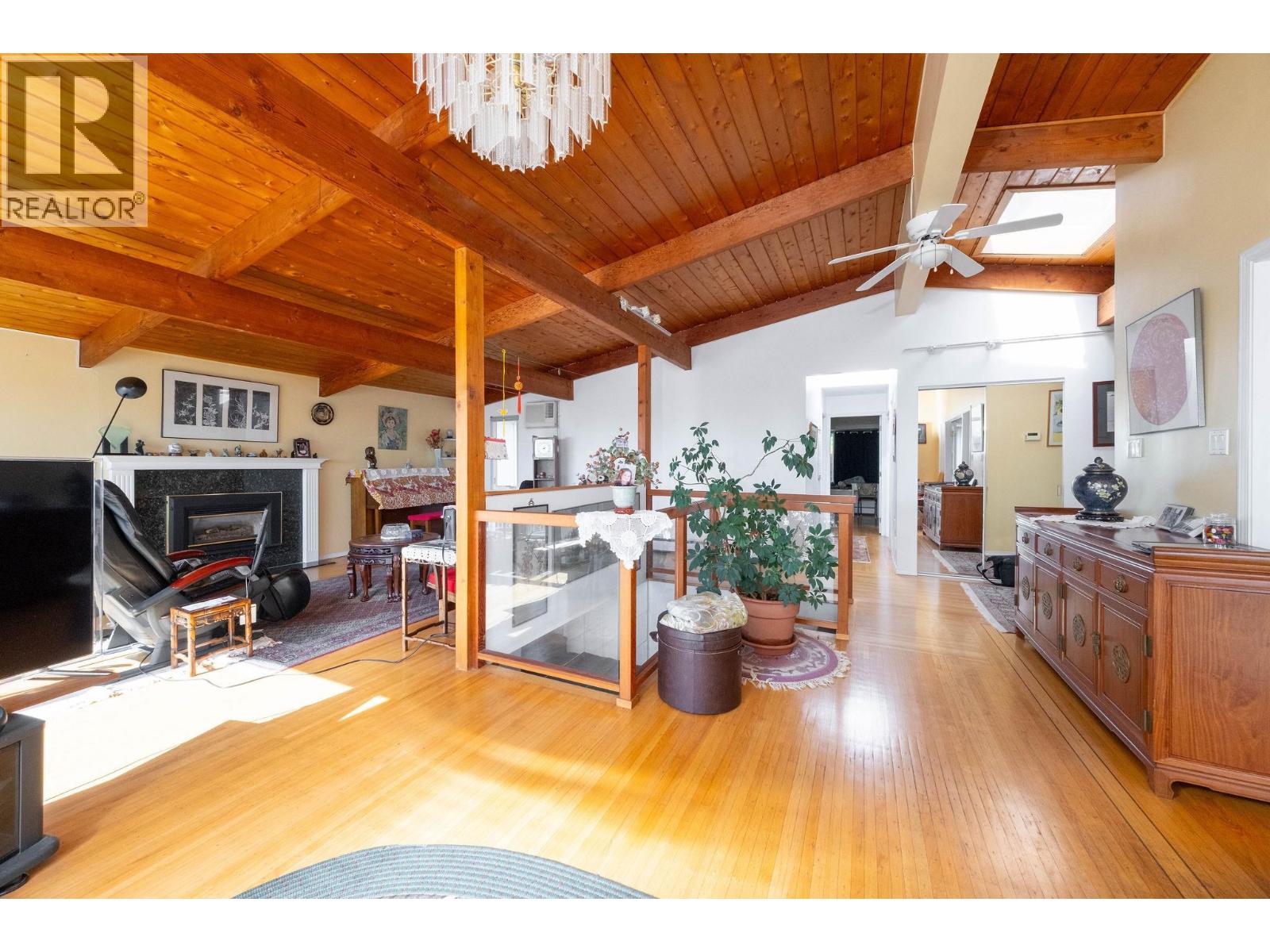 2128 MATHERS AVENUE, West Vancouver