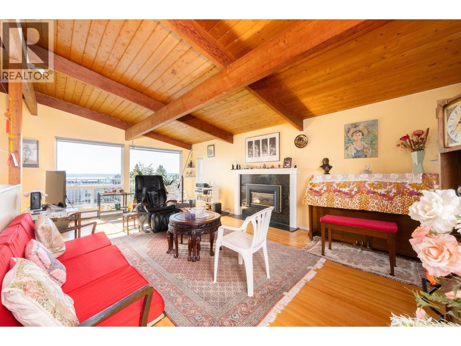 2128 MATHERS AVENUE, West Vancouver