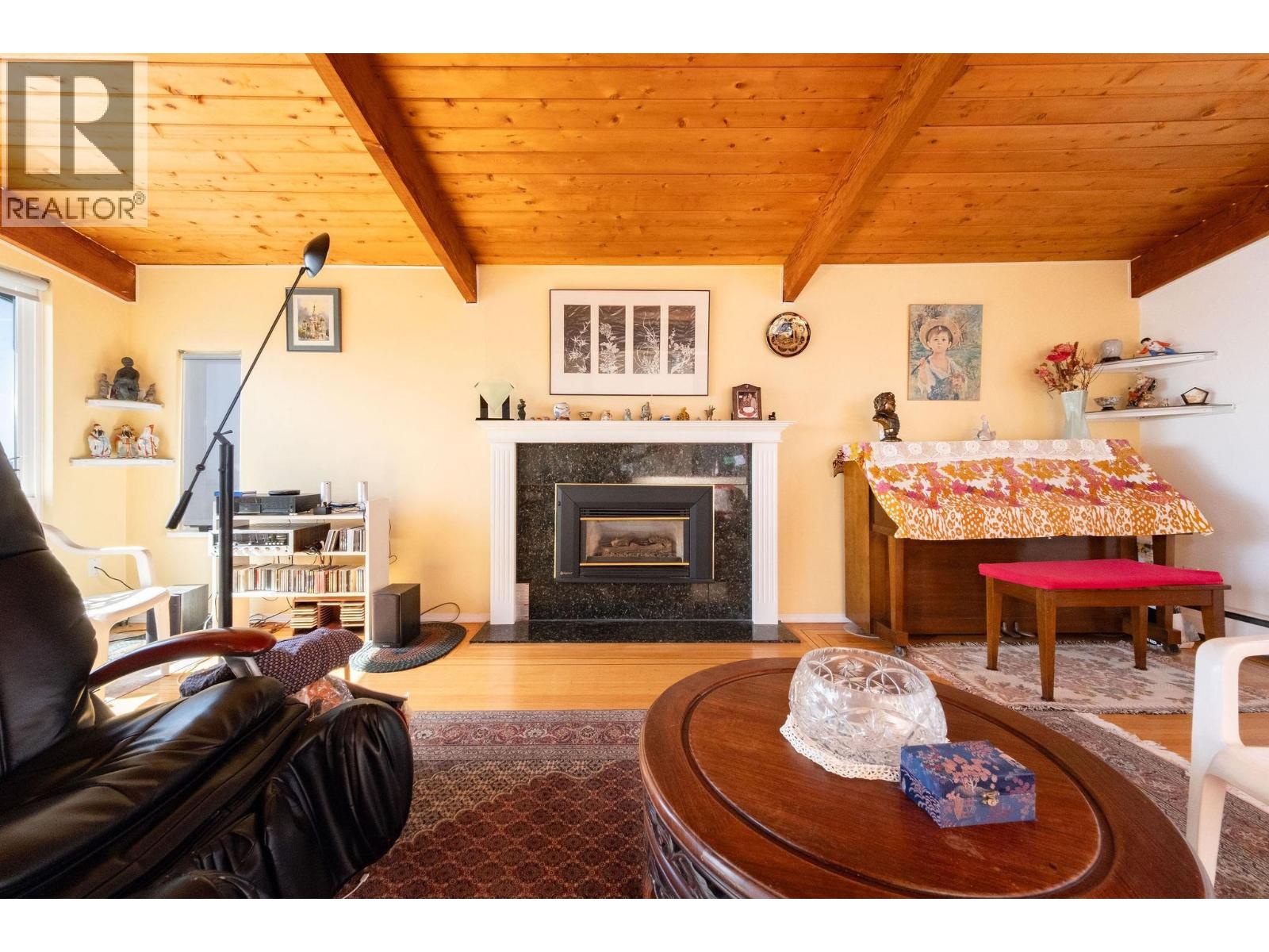 2128 MATHERS AVENUE, West Vancouver