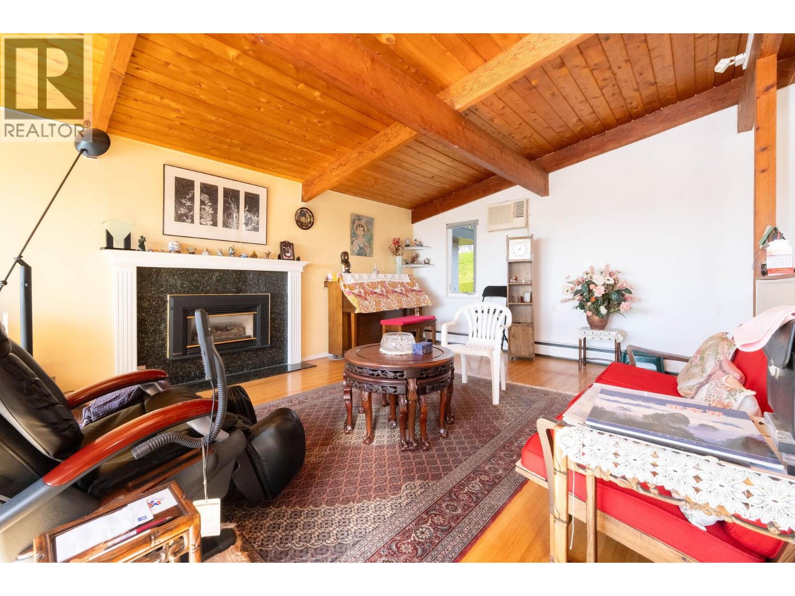 2128 MATHERS AVENUE, West Vancouver