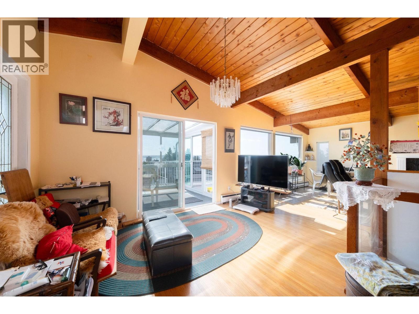 2128 MATHERS AVENUE, West Vancouver