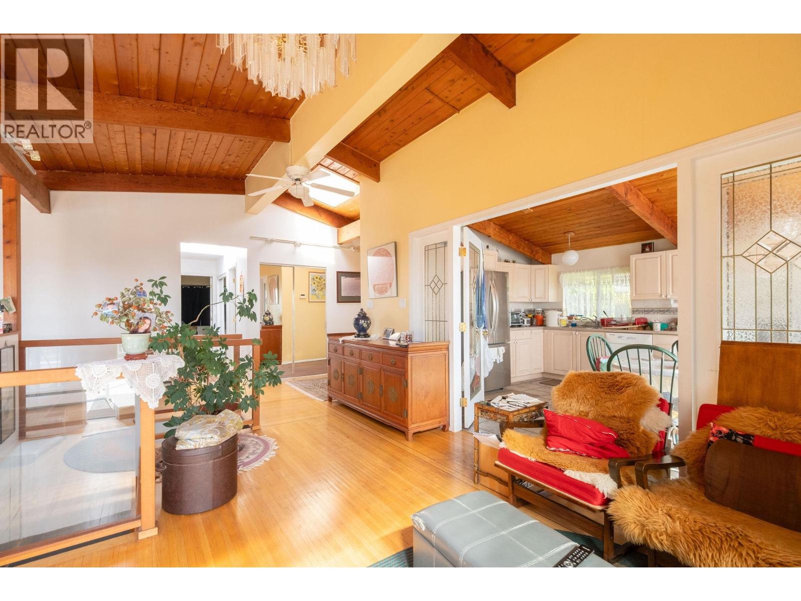 2128 MATHERS AVENUE, West Vancouver