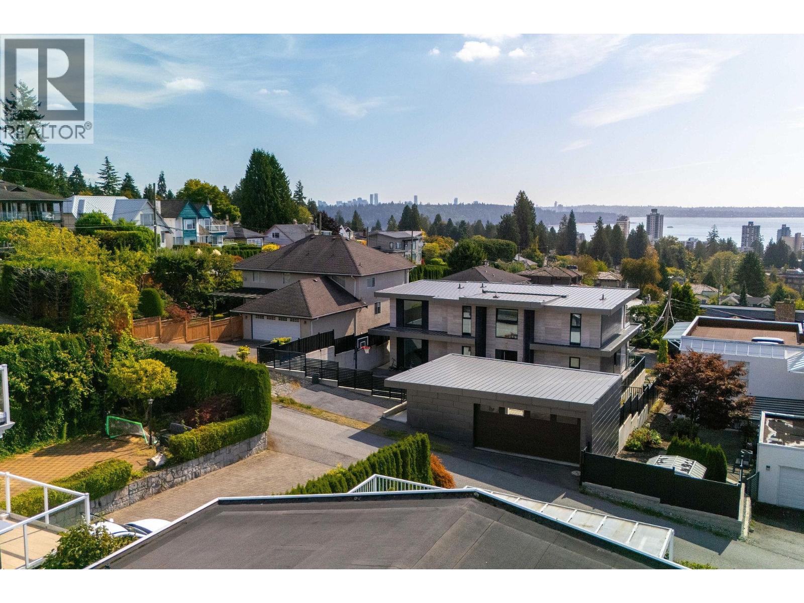2128 MATHERS AVENUE, West Vancouver