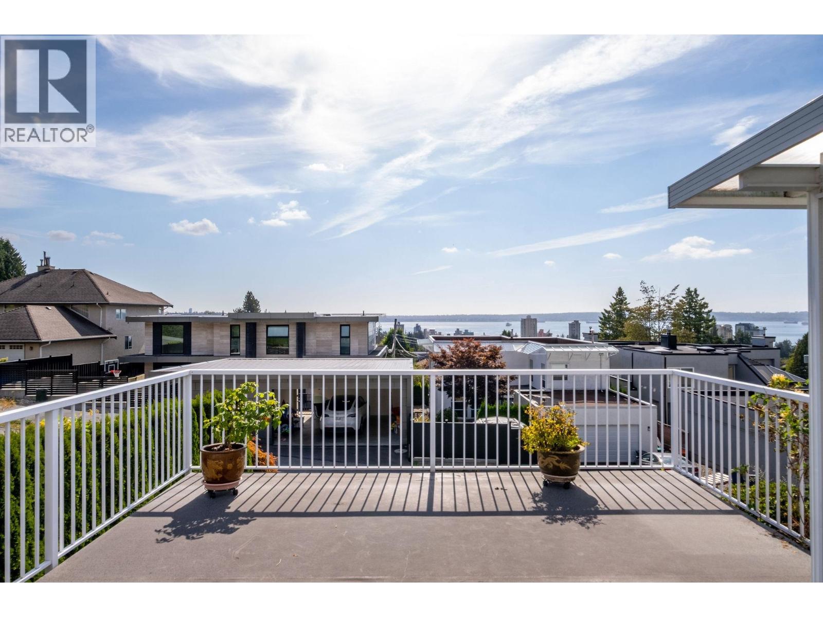 2128 MATHERS AVENUE, West Vancouver