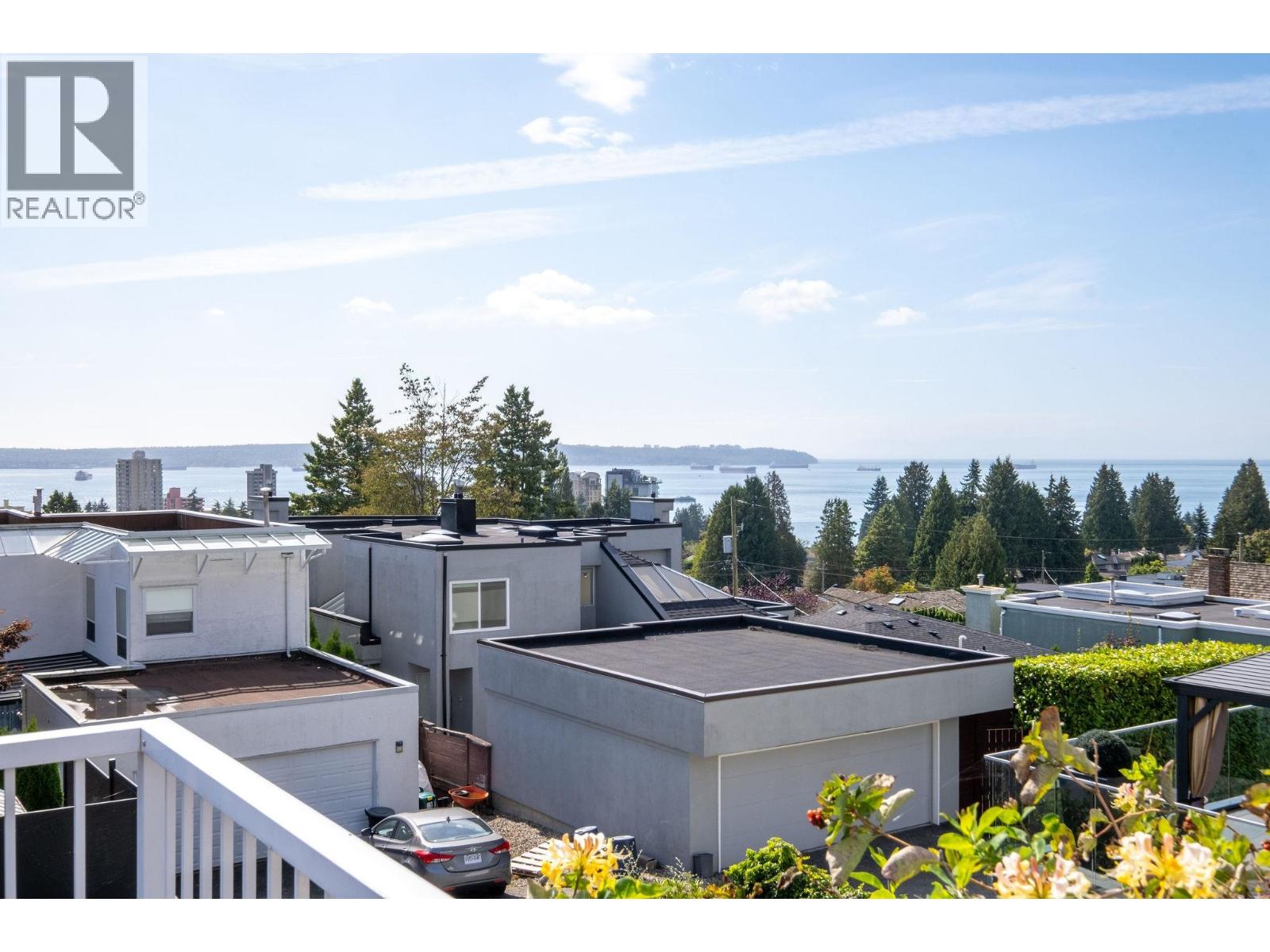 2128 MATHERS AVENUE, West Vancouver