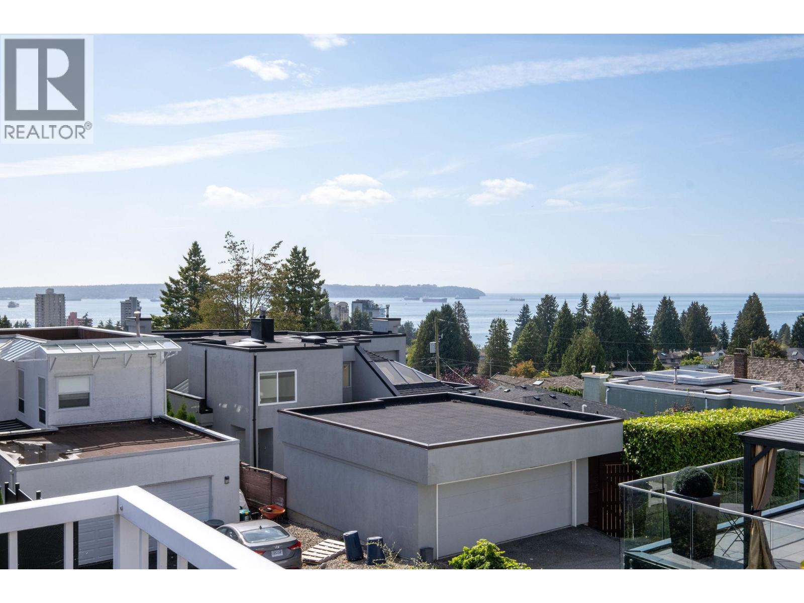 2128 MATHERS AVENUE, West Vancouver